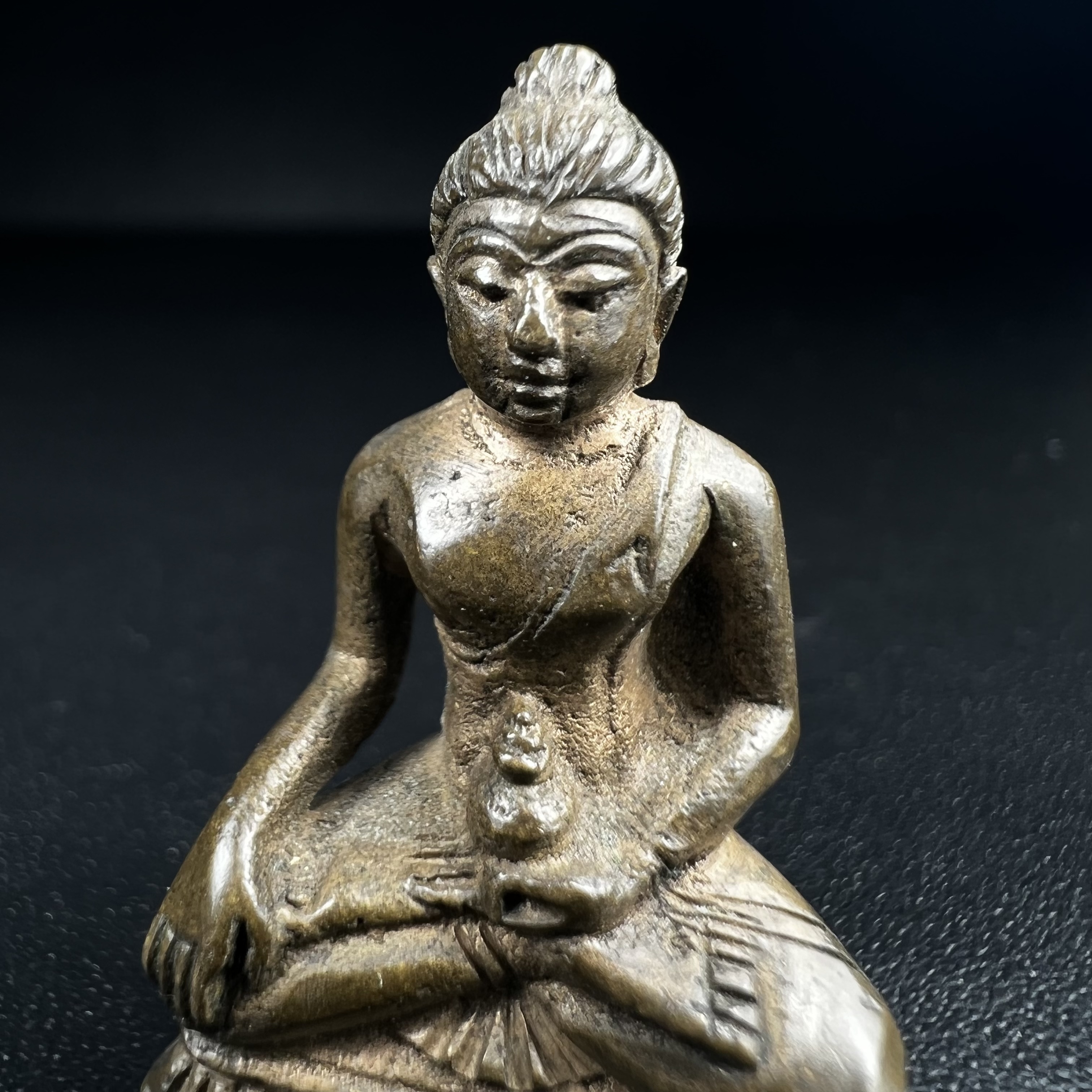 พระกริ่งวชิรมงกุฎ ฉลอง 100 ปี วัดมกุฎกษัติยาราม ปี 2511 "พิมพ์ใหญ่"(นิยมหายาก) เนื้อนวโลหะ(ในหลวง ร.9 เสด็จเททอง)(พิธีใหญ่ ปีลึก เกจิในยุคร่วมพิธี)