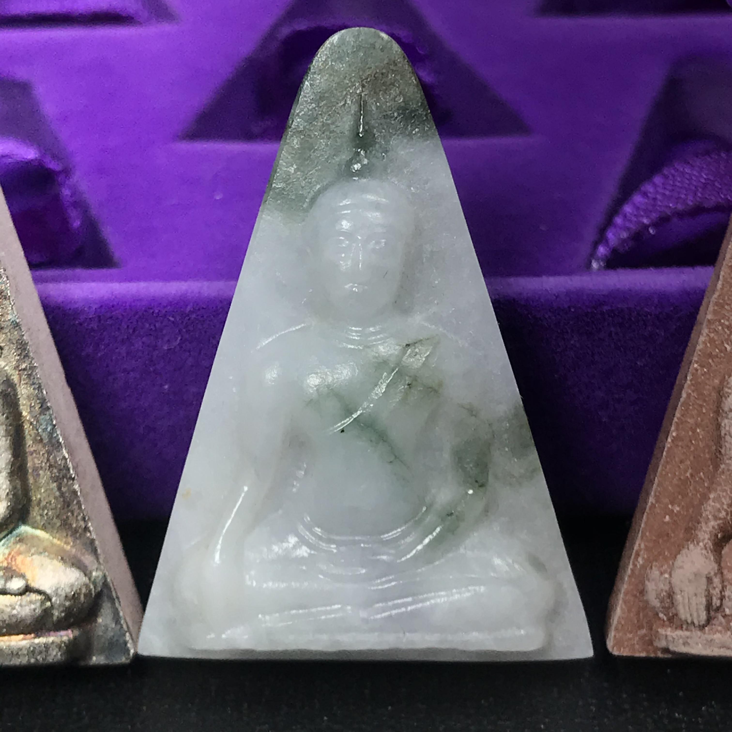 พระนางพญาเสน่ห์จันทร์ สธ. สร้างในวโรกาสทรงเจริญพระชนมายุ 50 พรรษา สมเด็จพระเทพฯ พ.ศ.2548 ชุดพิเศษ (1 ใน 5000 ชุด)หายาก