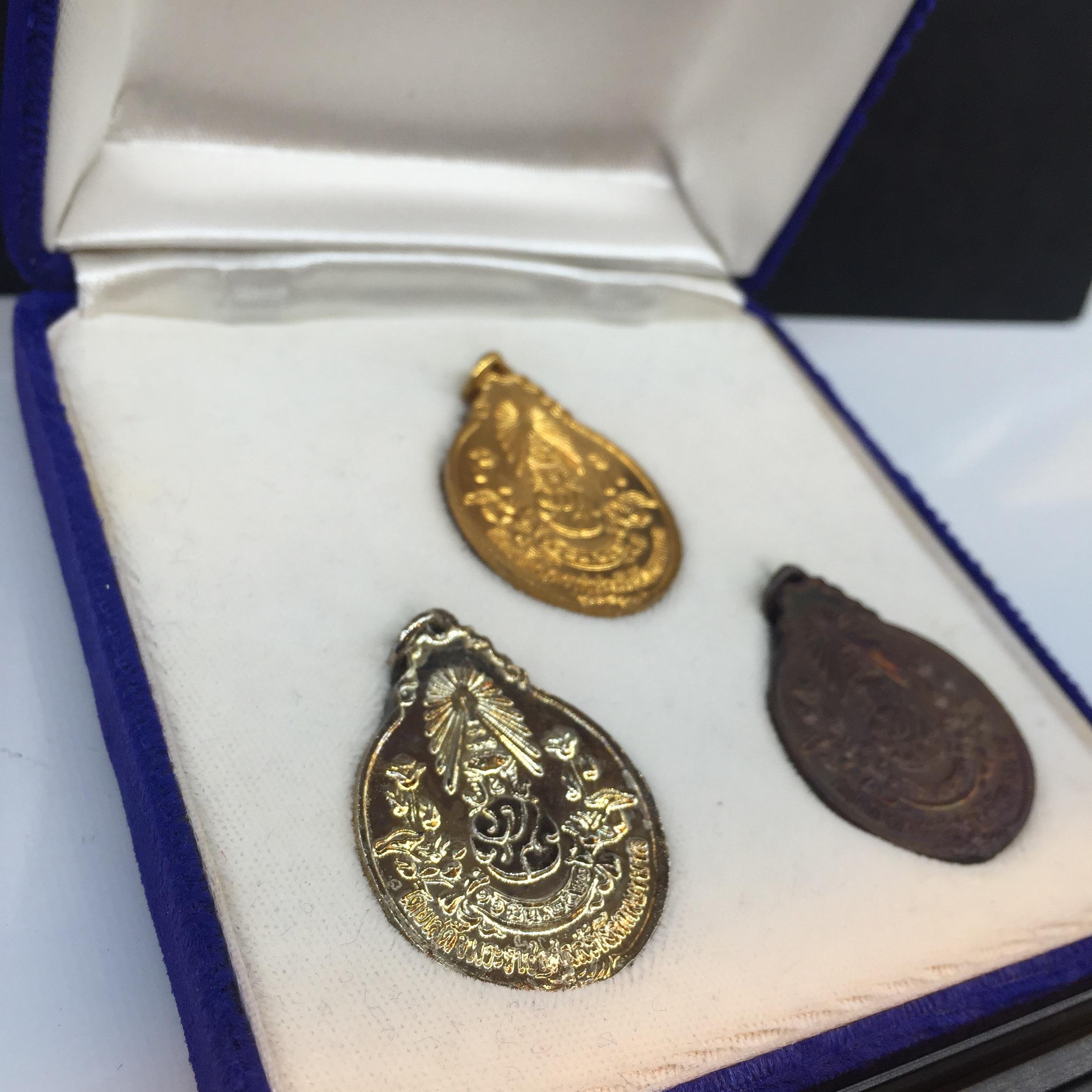 เหรียญ หลวงปู่แหวน สุจิณโณ ภปร สร้างตึกพยาบาล วัดดอยแม่ปั๋ง ปี2521