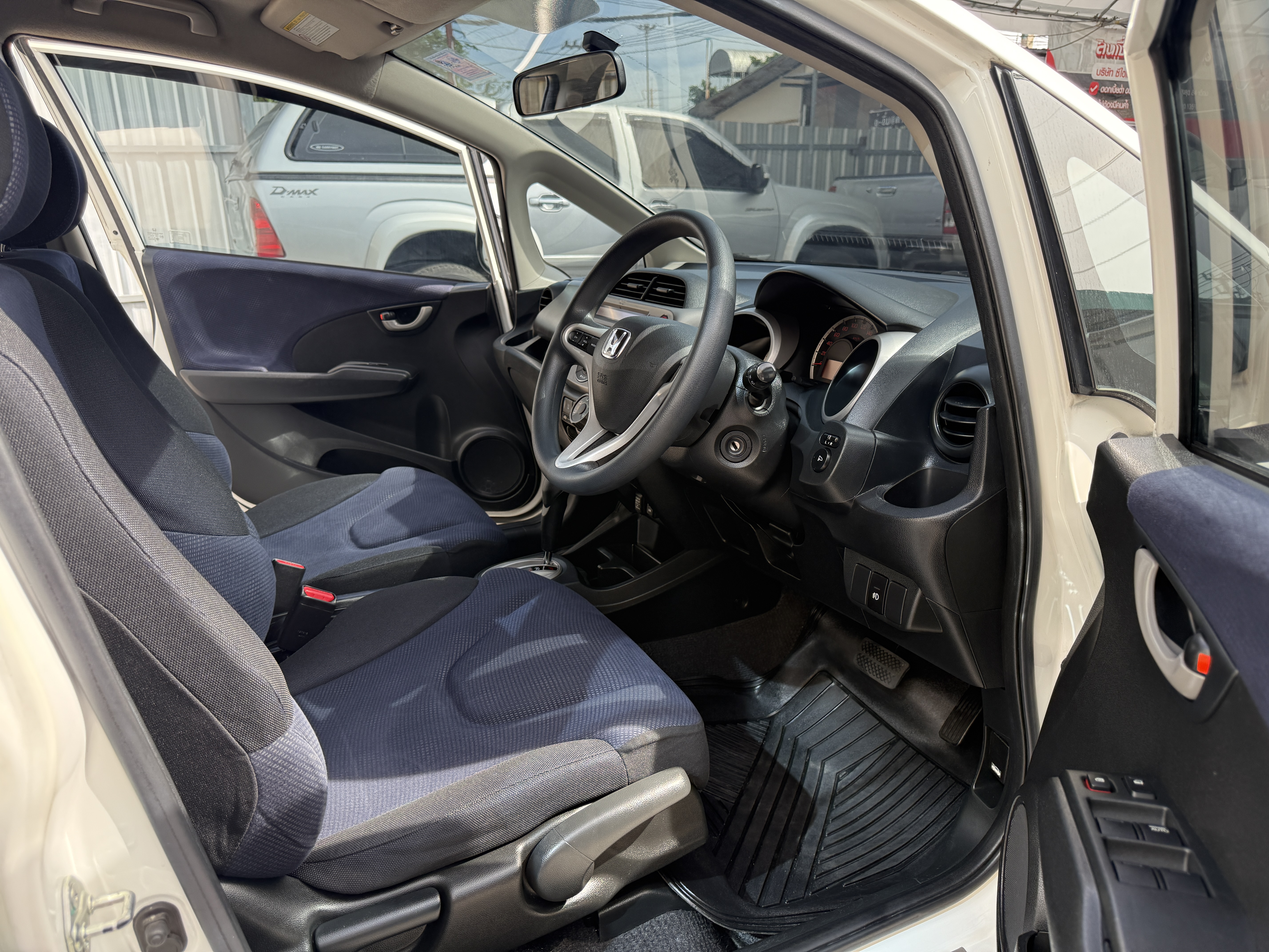 Honda Jazz 1.5 V At 2012 ขาว