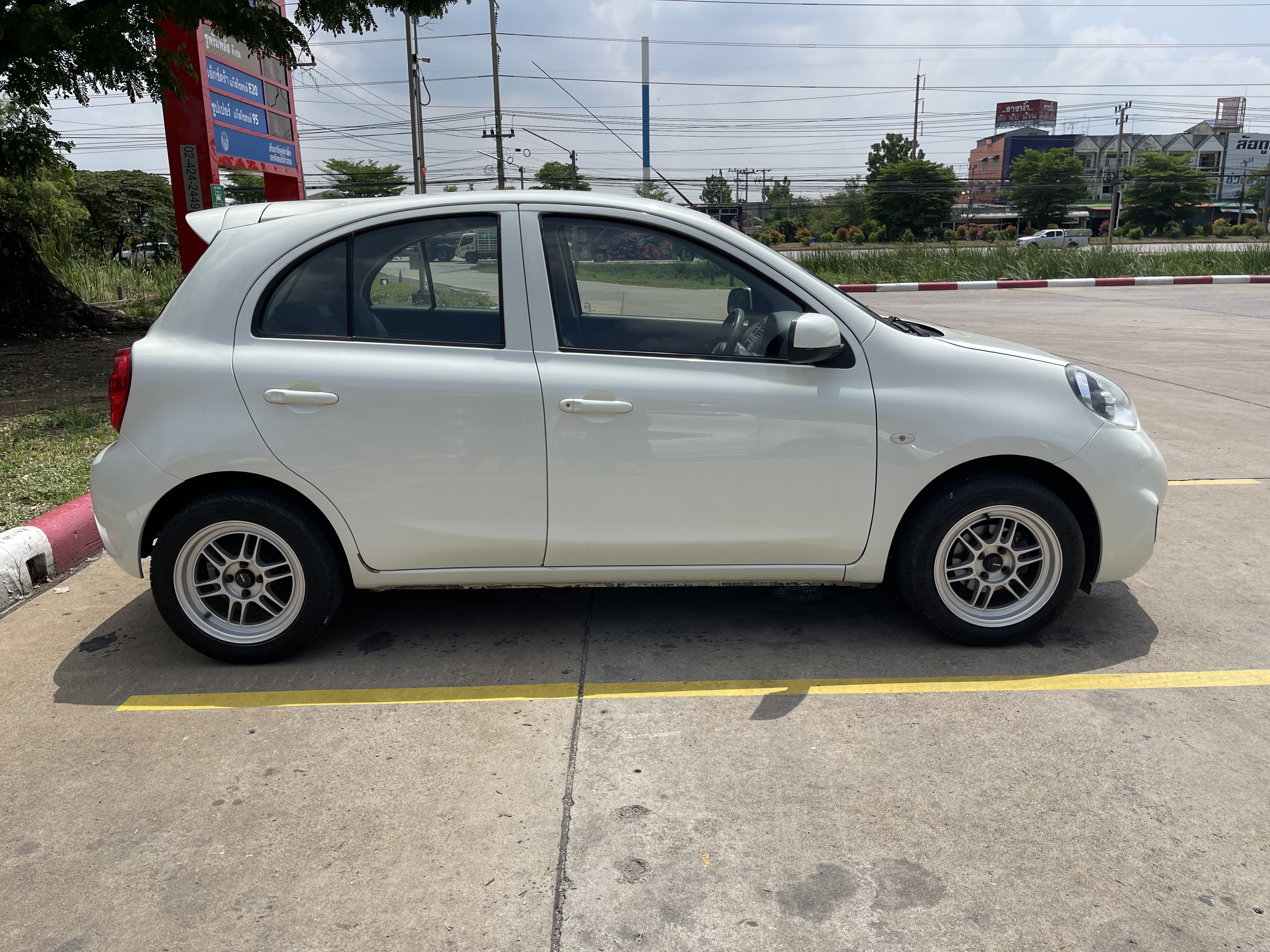 Nissan March 1.2 E At 2014 ขาวมุก