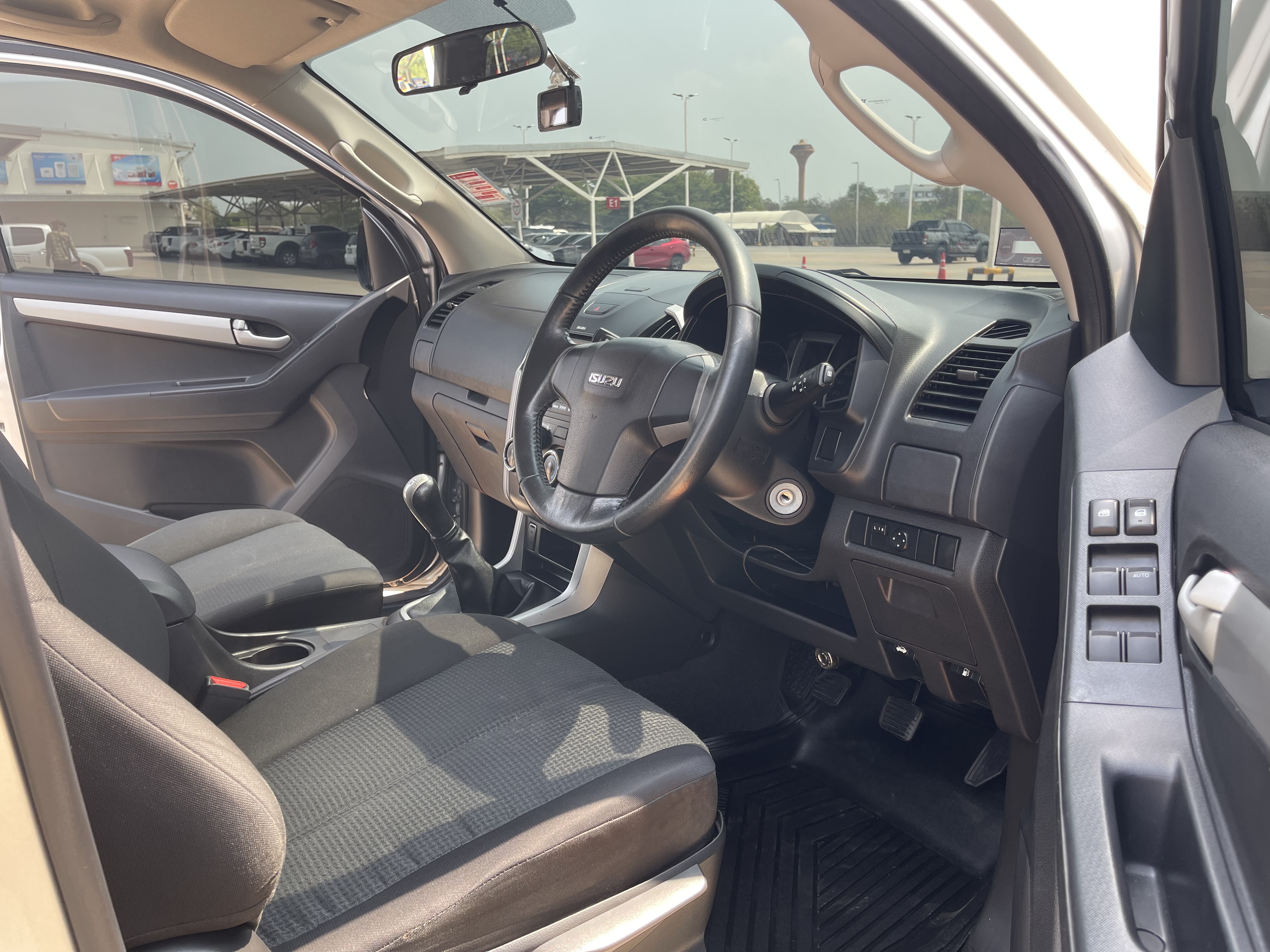 Isuzu Dmax All New 4ประตู Hilander 2.5 Vgs Z Dvd 2014 เงิน