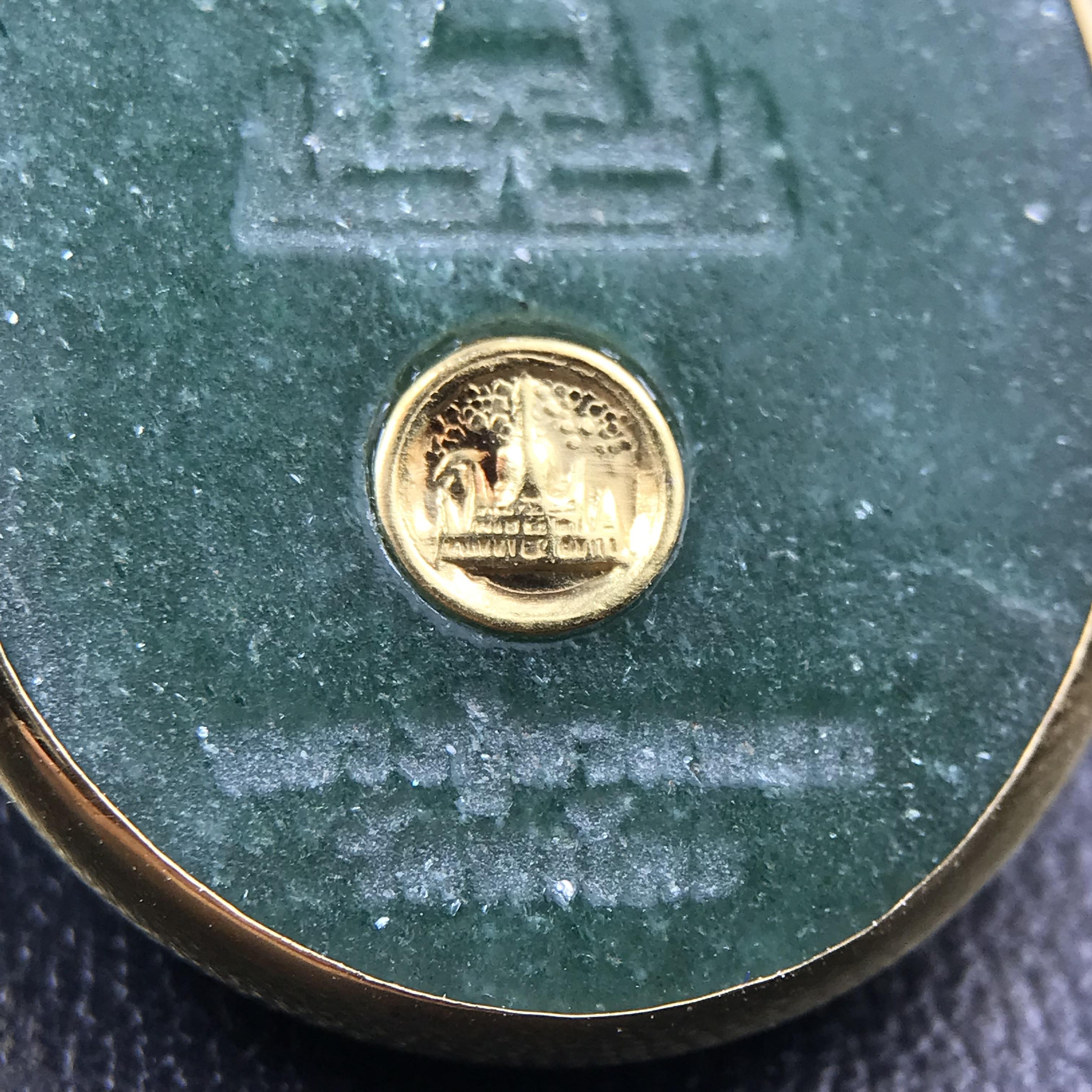 หลวงปู่ทวด วัดพะโคะ จ.สงขลา ปี 2543 เหรียญหยกรูปไข่(เลี่ยมทองคำ) ขนาด 2.2 x 2.5 ซม. ด้านหลังแผ่นโค๊ตทองคำ สร้างโดยสมาคมชาวเพชรบุรี “สมเด็จเจ้าพะโคะหลวงปู่ทวดเหยียบน้ำทะเลจืด” ครั้งแรกแห่งประวัติศาสตร์(สวยงามเป็นของล้ำค่าหายากมาก)สภาพสวยสมบูรณ์