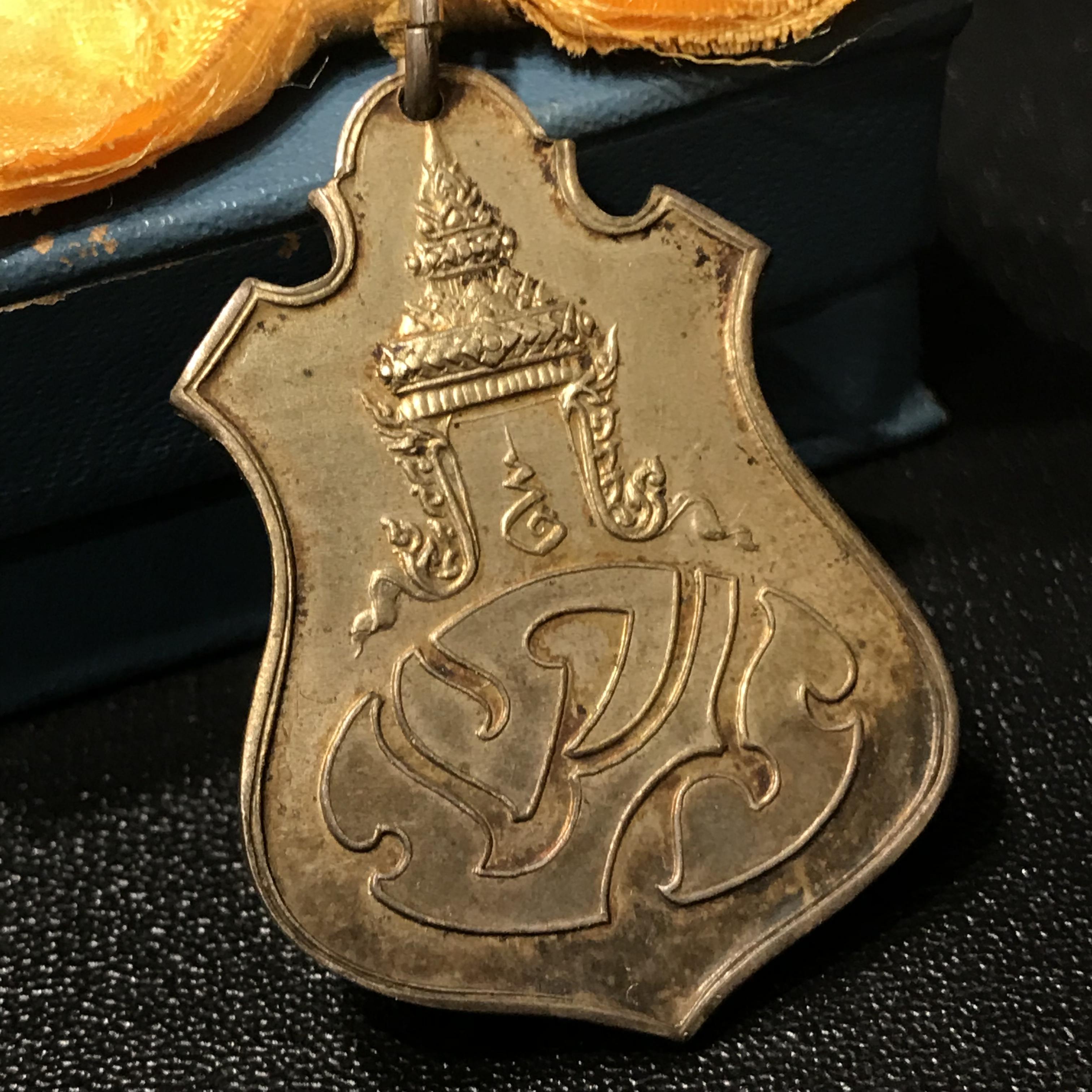 เหรียญสังคีตมงคล ภปร. ปี 2509(พระราชทาน)สุดยอดหายาก สร้างโดยพระราชทรัพย์ส่วนพระองค์ของพระบาทสมเด็จพระเจ้าอยู่หัว(สภาพสวยเดิมครบสมบูรณ์)(1ใน300 เหรียญ)