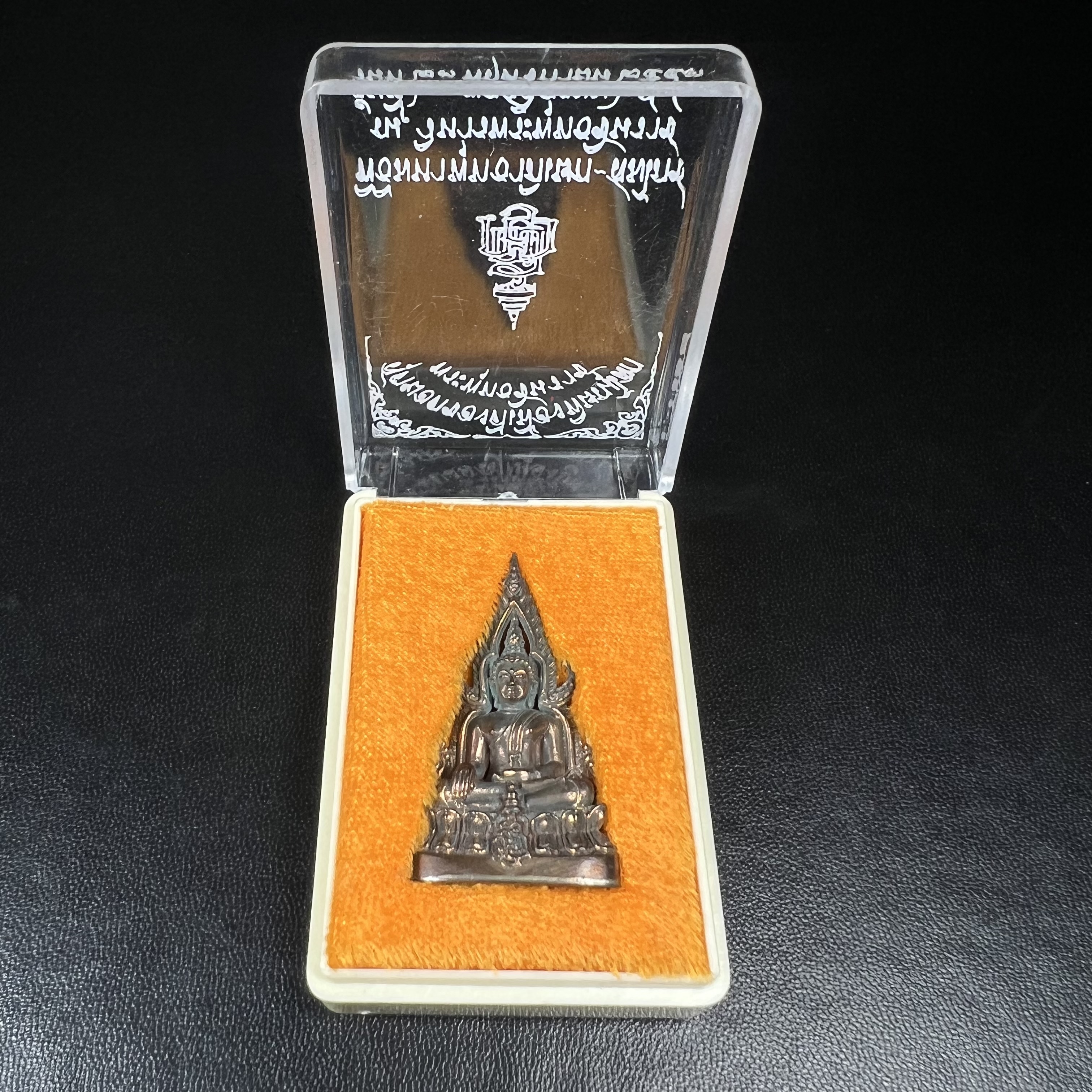 พระพุทธชินราช ญสส. วัดพระศรีมหาธาตุ จ.พิษณุโลก ปี2543 กริ่งชินราชเนื้อนวโลหะเต็มสูตร (ผสมทองคำ 2 บาท ต่อน้ำหนักเนื้อ 1 กิโลกรัม) พิธีใหญ่ รุ่นแรกและรุ่นเดียวที่ หลวงปู่หมุน ฐิตสีโล วัดบ้านจาน มาร่วมปลุกเสก(องค์หมายเลข 505 เลขสวย)(1 ใน 2543 องค์)นิยม