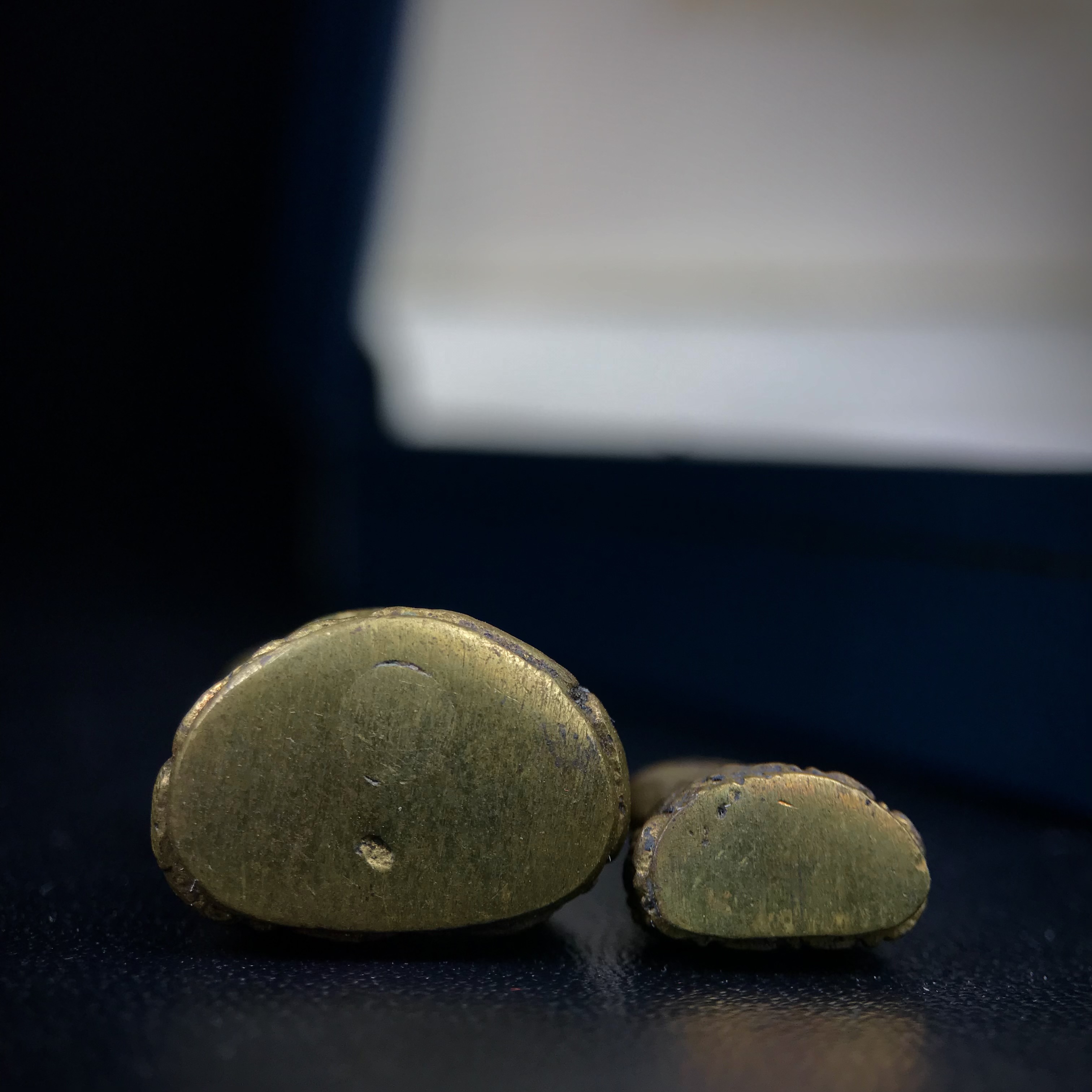 พระกริ่ง-พระชัยวัฒน์ไพรีพินาศ วัดบวรนิเวศวิหาร รุ่นผ้าป่าสิงห์บุรีปี2528(ชนวนมวลสารไพรีรุ่นแรก)(1ใน1500ชุด)สภาพสวยพร้อมกล่องบรรจุเดิมชุดกรรมการรับพระราชทานจากสมเด็จพระเทพในวโรกาสเด็จพระราชดำเนินทรงประกอบพิธีวางศิลาฤกษ์พระอุโบสถวัดตรีทศเทพวรวิหาร(หายากมาก)