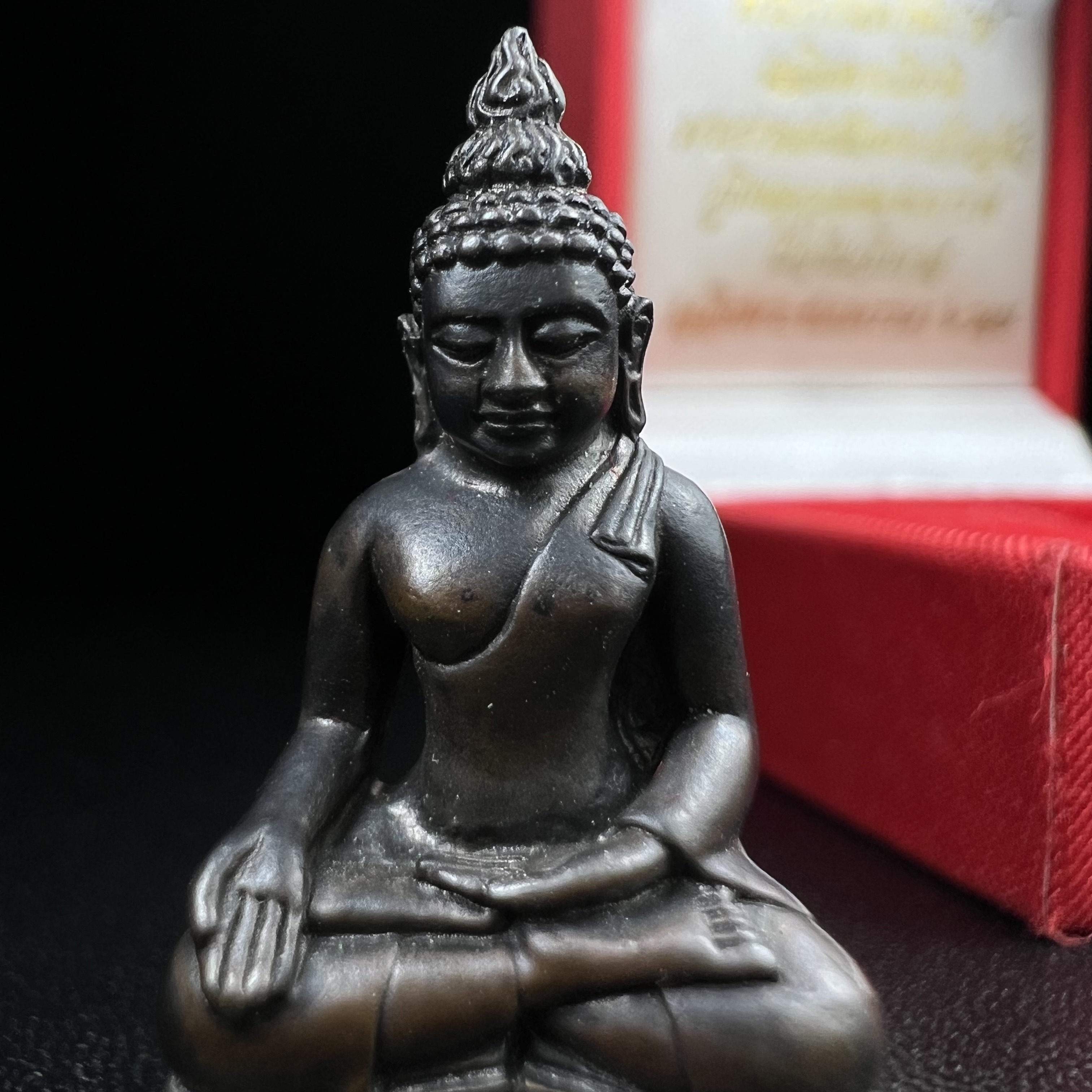 พระกริ่งไพรีพินาศ เฉลิมพระเกียรติ พระบาทสมเด็จพระเจ้าอยู่หัวรัชกาลที่9 พระชนมพรรษา 6 รอบ ปี2542 เนื้อนวโลหะผสมทองคำ(บรรจุเหล็กไหล)ดีนอก-ดีใน