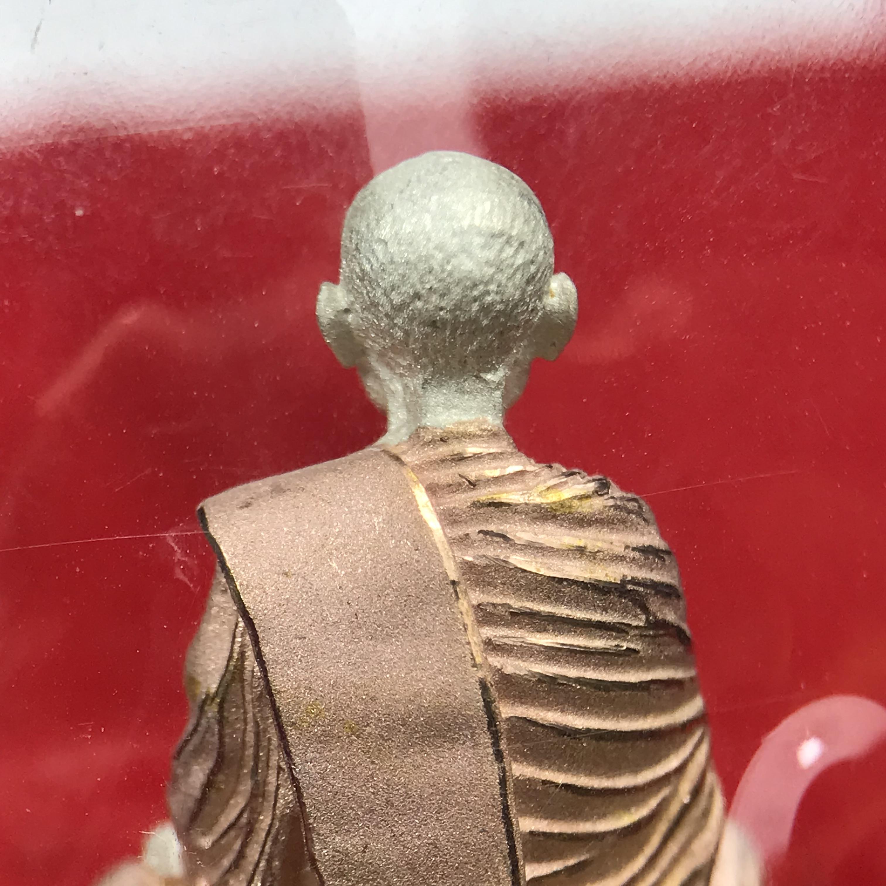 สมเด็จพุฒาจารย์ (โต พรหมรังสี) อนุสรณ์ 128 ปี สมเด็จพระญาณสังวร สมเด็จพระสังฆราช ทรงเมตตาอธิฐานจิต ปี 2543 มหาพุทธาภิเษก 3วาระ รูปเหมือนลอยองค์พิมพ์ใหญ่เนื้อเงินสามกษัตริย์ ขนาด 1.5 x 2.5 ซม. ทรงคุณค่าทั้งด้านความงานด้านพุทธศิลป์ และพุทธคุณ