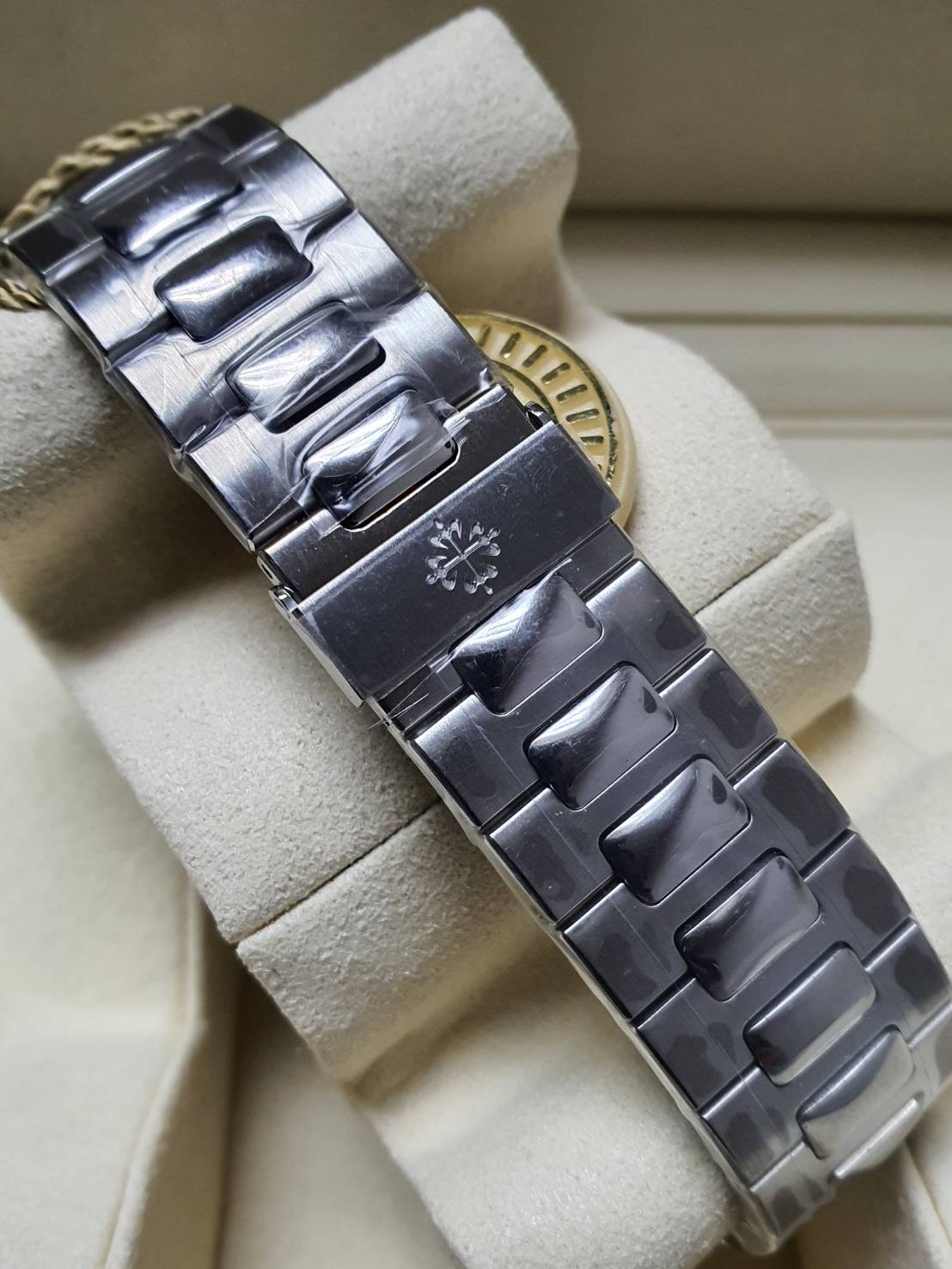 PRE-ORDER PATEK NAUTILUS 5712 กลไกโคลน (40MM.)