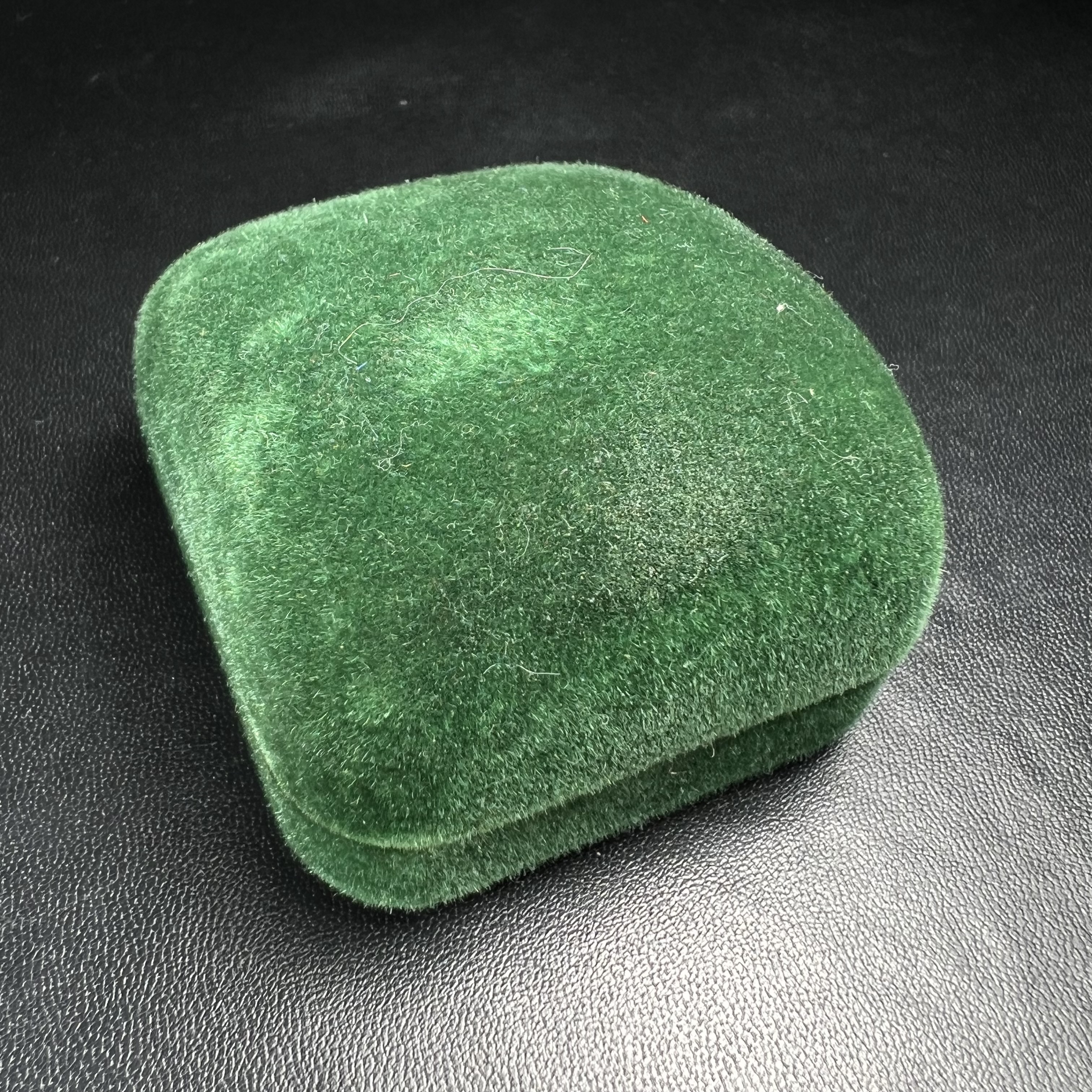 พระกริ่งวาสนา(รุ่นแรก) 80 พรรษา สมเด็จพระสังฆราช (วาสน์) วัดราชบพิธฯ ปี2521 เนื้อนวโลหะ(ตอกโค๊ตพระปิดตา) โดยมีหลวงปู่โต๊ะ วัดประดู่ฉิมพลีร่วมปลุกเสก พร้อมกล่องบรรจุเดิม(รุ่นแรก คอตั้งตรงได้สัดส่วน หายาก)