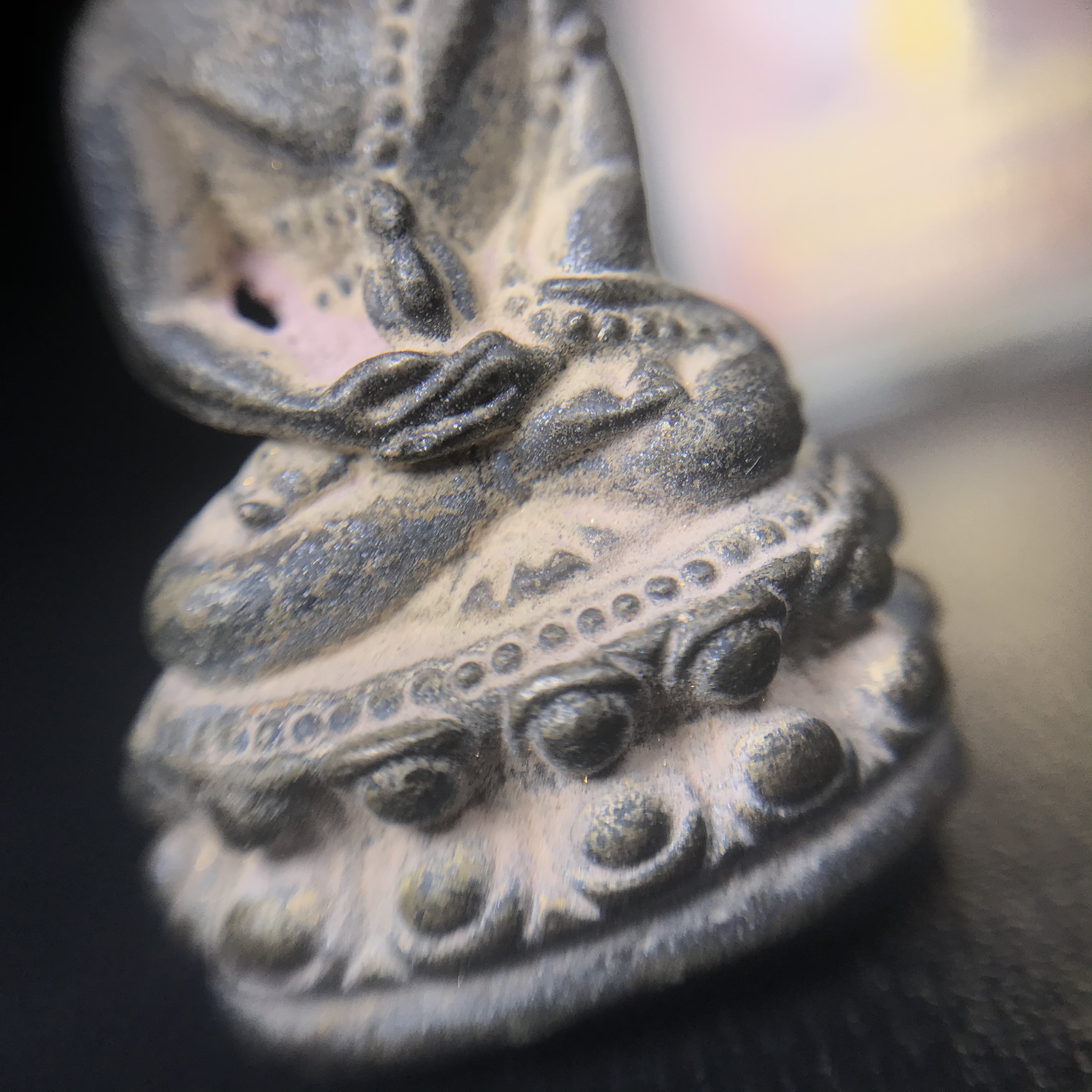 พระกริ่งชินบัญชรฉลองพระชันษา 100 ปี สมเด็จพระญาณสังวร วัดบวรนิเวศวิหาร ปี 2556 เนื้อนวโลหะผสมทองคำก้นอุดผงพรายกุมาร หลวงปู่ทิม พิธีใหญ่ มวลสารเด่น นิยม(1 ใน 599 องค์)หายาก