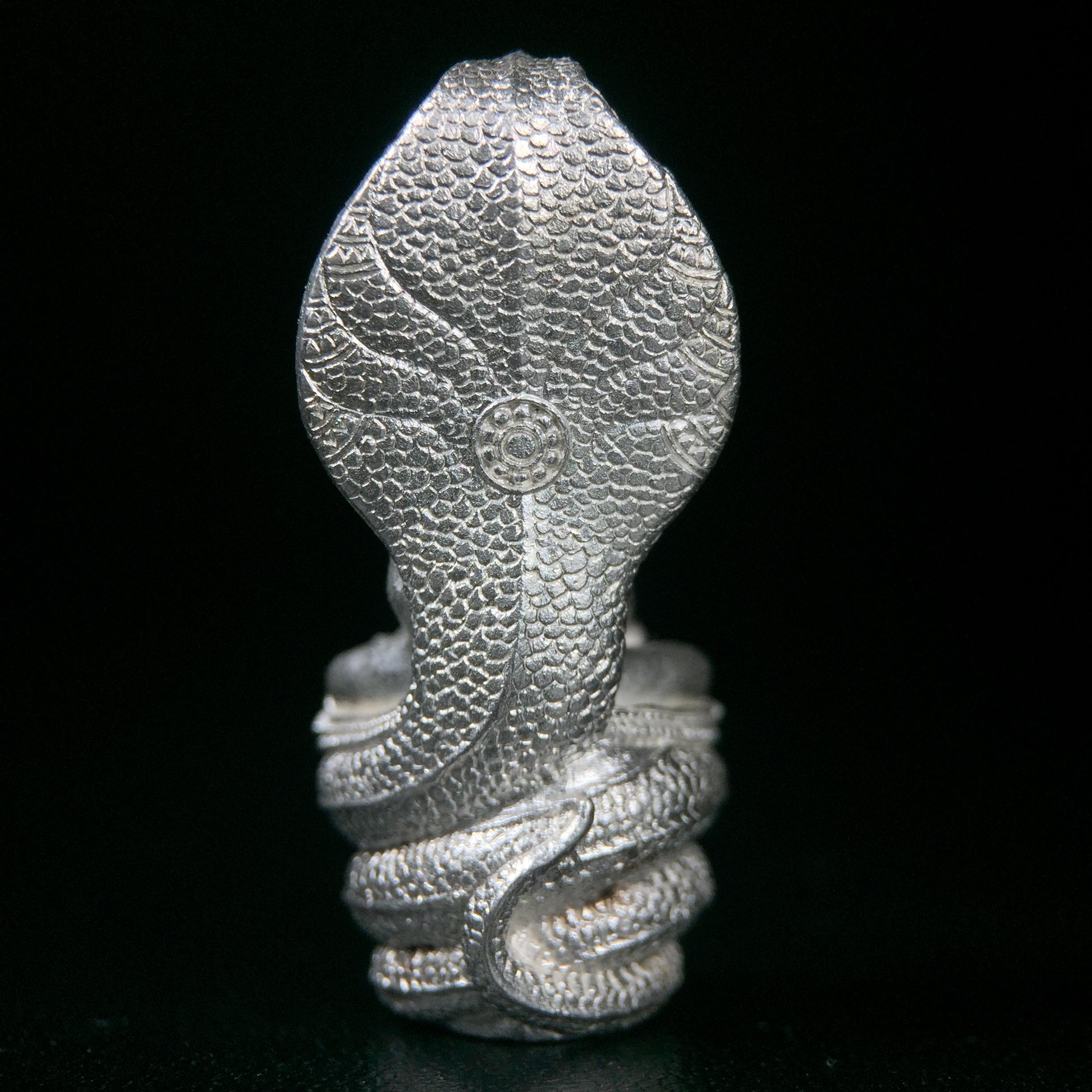 พระพุทธรูปนาคปรกปางมารวิชัย สธ. เนื่องวโรกาสสมเด็จพระเทพรัตนราชสุดาฯ ทรงเจริญพระชนมายุครบ 3 รอบ ปี2534 พิธีพุทธาภิเษก ณ วัดบวรนิเวศวิหาร โดยมีสมเด็จพระญาณสังวร สมเด็จพระสังฆราชเป็นองค์ประธาน(พิธีใหญ่ มวลสารดี พุทธศิลป์งดงาม)พระกริ่งเนื้อเงินพบเจอน้อยหายาก