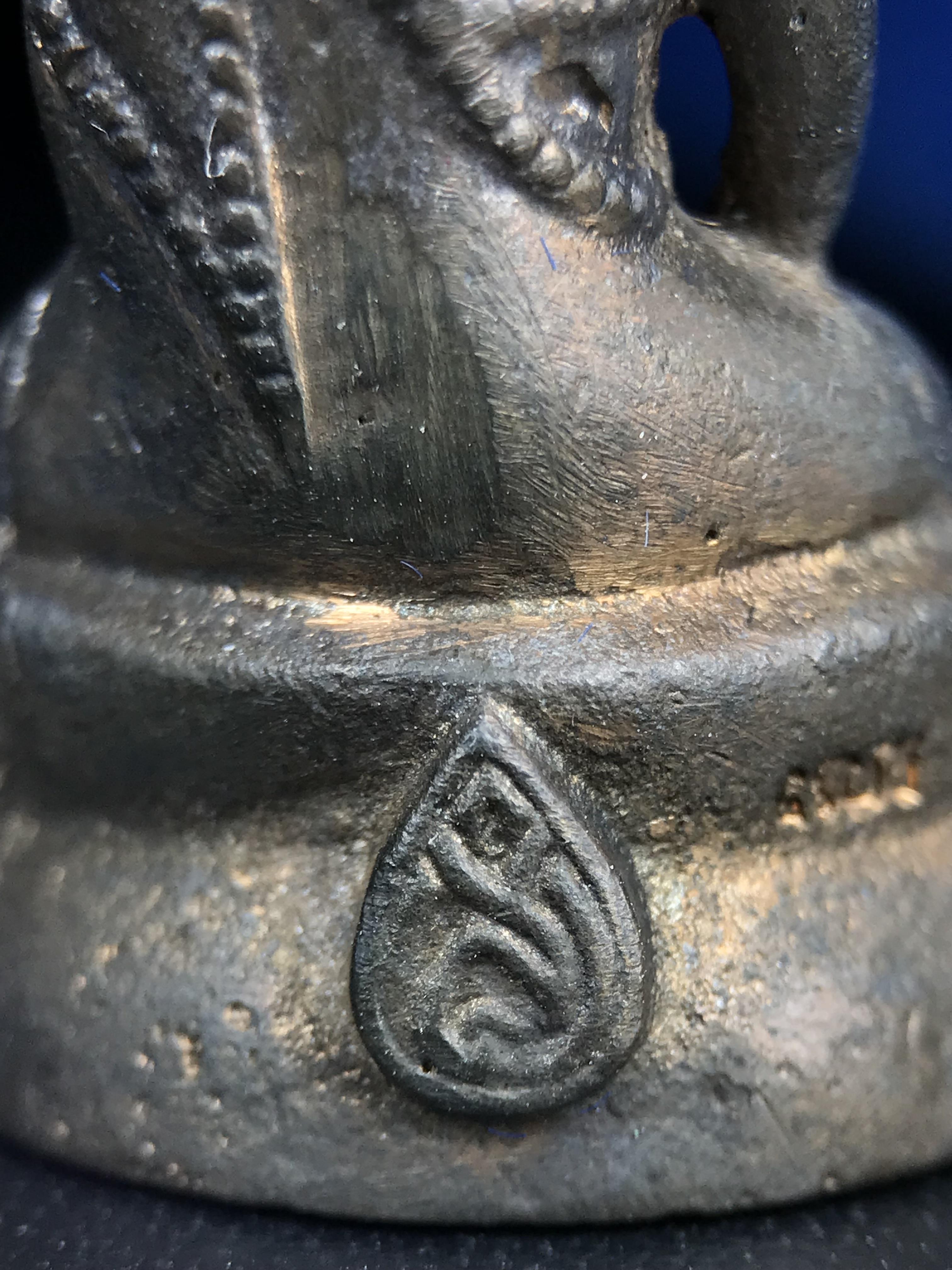 พระกริ่ง-พระชัยวัฒน์ สว. 90 พรรษาสมเด็จย่า ปี2533 เนื้อนวโลหะ(แก่ทองคำผสมทองคำเยอะมากรุ่นนี้)(ในหลวงรัชกาลที่9เสด็จในพิธี)(หล่อแบบโบราณอุดมวลสาร 108 แบบฉบับพระกริ่งใหญ่สายวัดสุทัศน์ พระสังฆราช(แพ))(1 ใน 3000 ชุด) หายาก