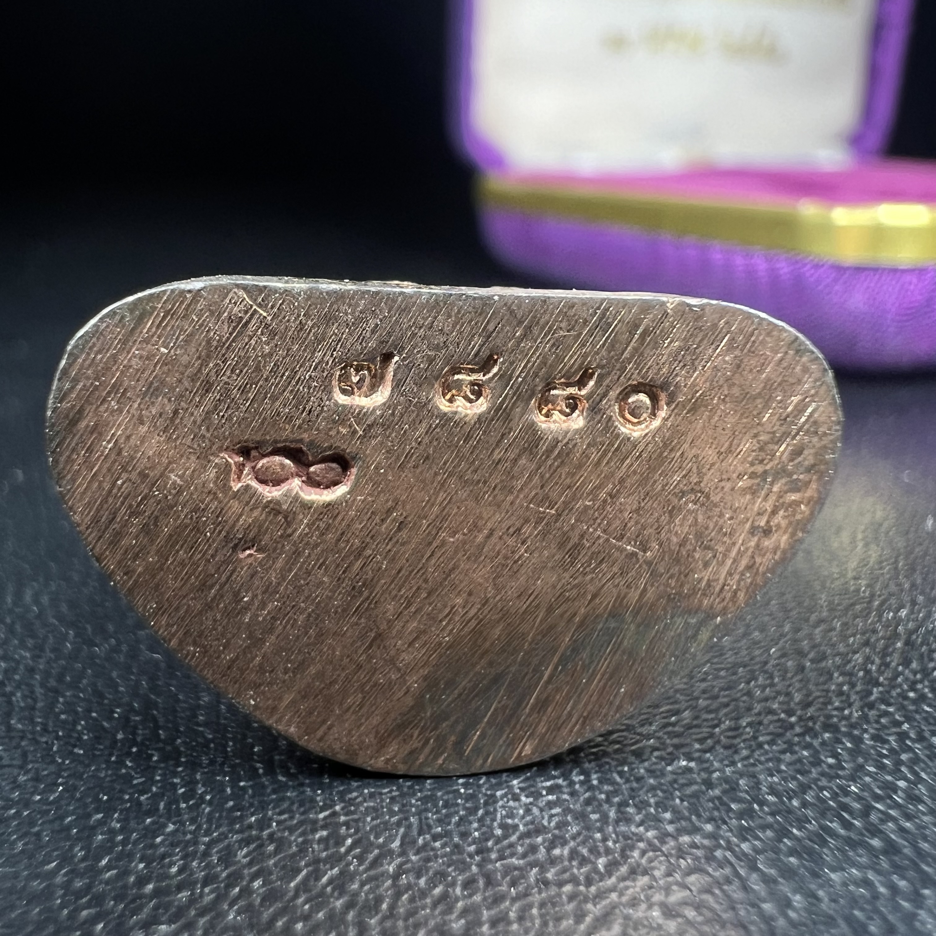 พระกริ่งพระพุทธนรสีห์ จปร.+ภปร. ครบรอบ 100 ปี ธนาคารไทยพาณิชย์ เนื้อนวโลหะ ปี 2550 สมเด็จพระเทพรัตนราชสุดาฯ เสด็จเป็นองค์ประธานในพิธีเททอง(พุทธศิลป์งดงาม)ด้านหน้าฐานประดับด้วยตราสัญลักษณ์พระปรมาภิไธยย่อ "จปร" และ "ภปร" เคียงคู่กันเป็นค