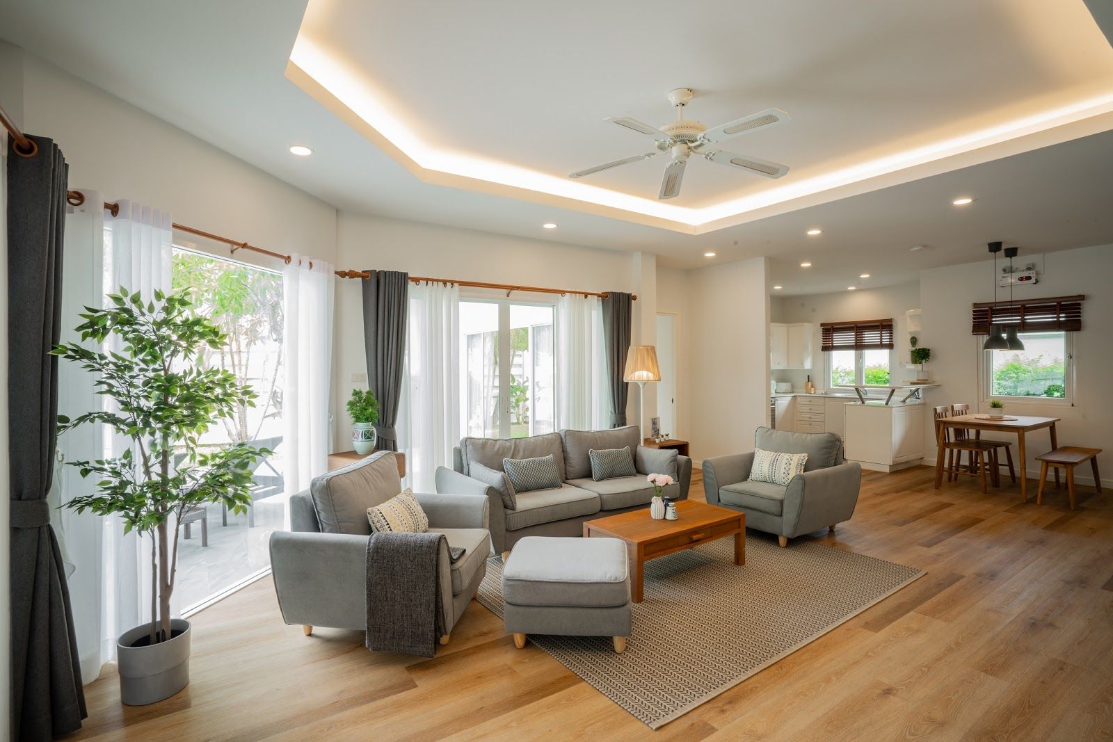 For Rent : Rawai, Luxury Private Pool Villa, 3 bedrooms 3 Bathrooms, Pool view.