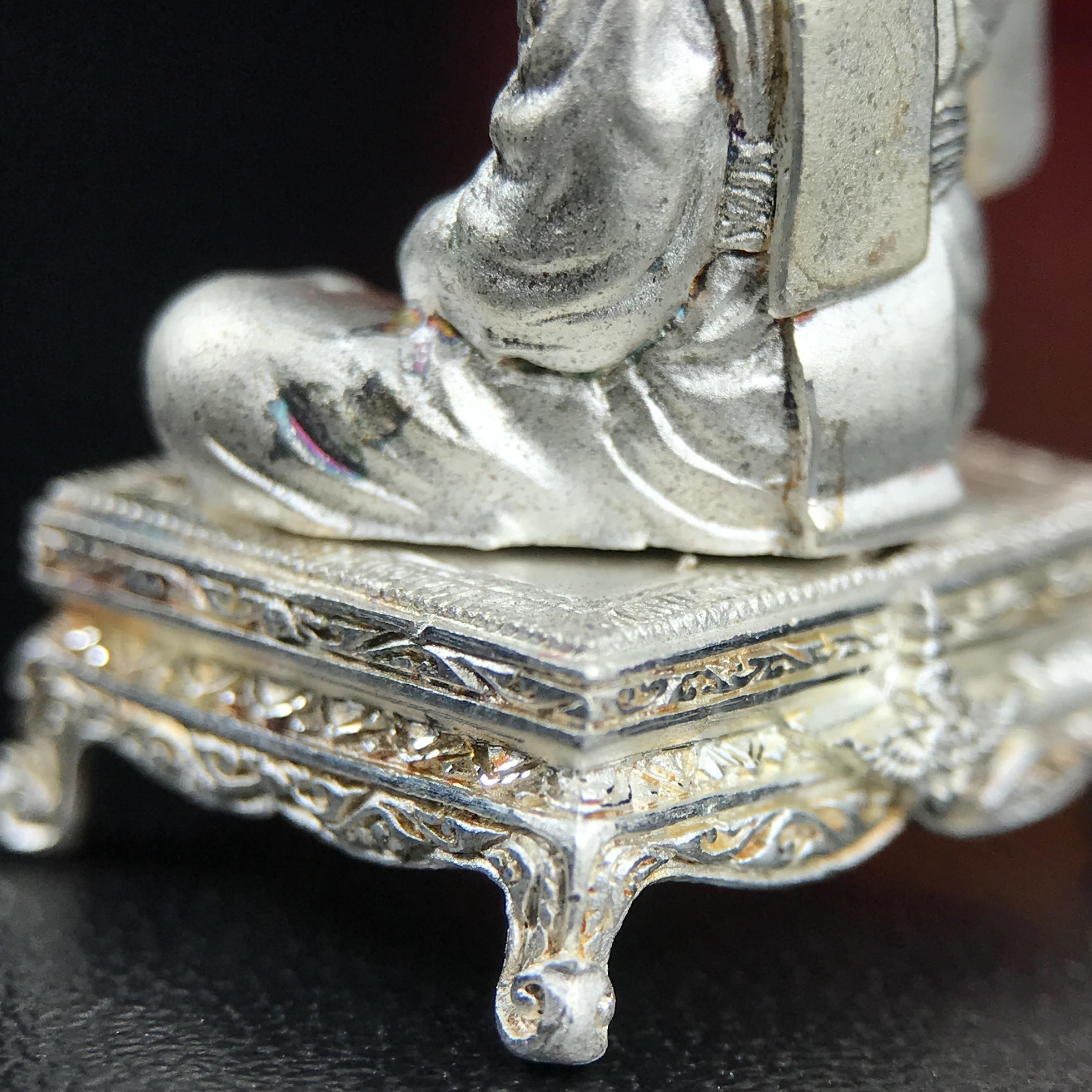 รูปหล่อหลวงพ่อเงิน วัดบางคลาน จ.พิจิตร พิมพ์หน้าเหมือนหลวงพ่อ "รุ่น 91 ปี กรมเสมียนตรา" กระทรวงกลาโหมจัดสร้างในปี 2543 พุทธาภิเษกใหญ่ 3 วัด 3พิธีวัดสุทัศน์ /วัดบางคลาน/วัดพระแก้ว เนื้อเงินปัดเงา(หายาก) พุทธศิลป์งดงามมากหายาก(ตอกโค๊ตหมาย ๑๖)