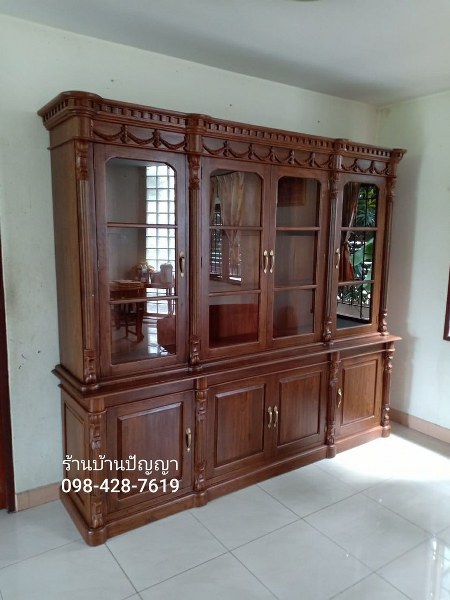 ตู้โชว์ 2 ชั้น ชั้นล่างบานทึบ ชั้นบนกระจก 2.5 เมตร