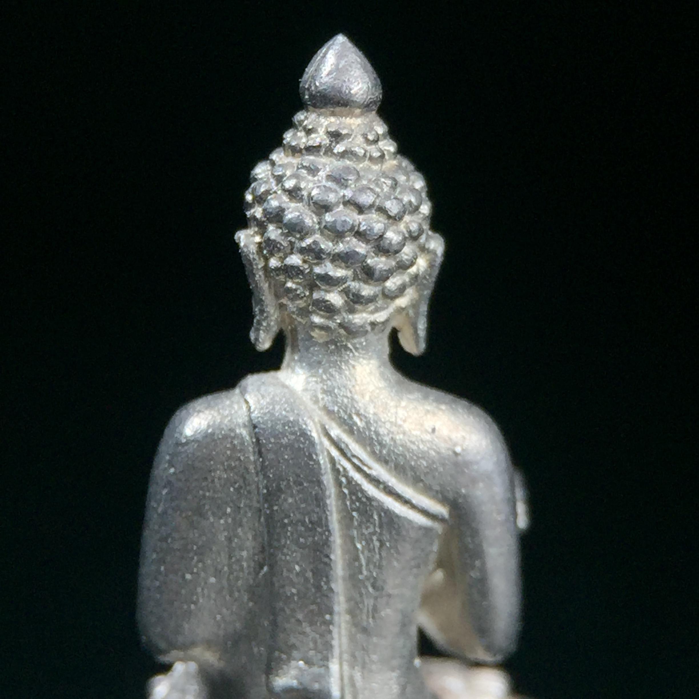 พระกริ่งปรมานุชิตชิโนรส วัดพระเชตุพนวิมลมังคลาราม(วัดโพธิ์) ปี2533 เนื้อเงิน ( ในหลวงรัชกาลที่9เสด็จเททอง)พิธีใหญ่ งดงามด้วยพุทธศิลป์เปี่ยมด้วยพุทธคุณ อีกหนึ่งรุ่นที่แนะนำสะสมบูชา