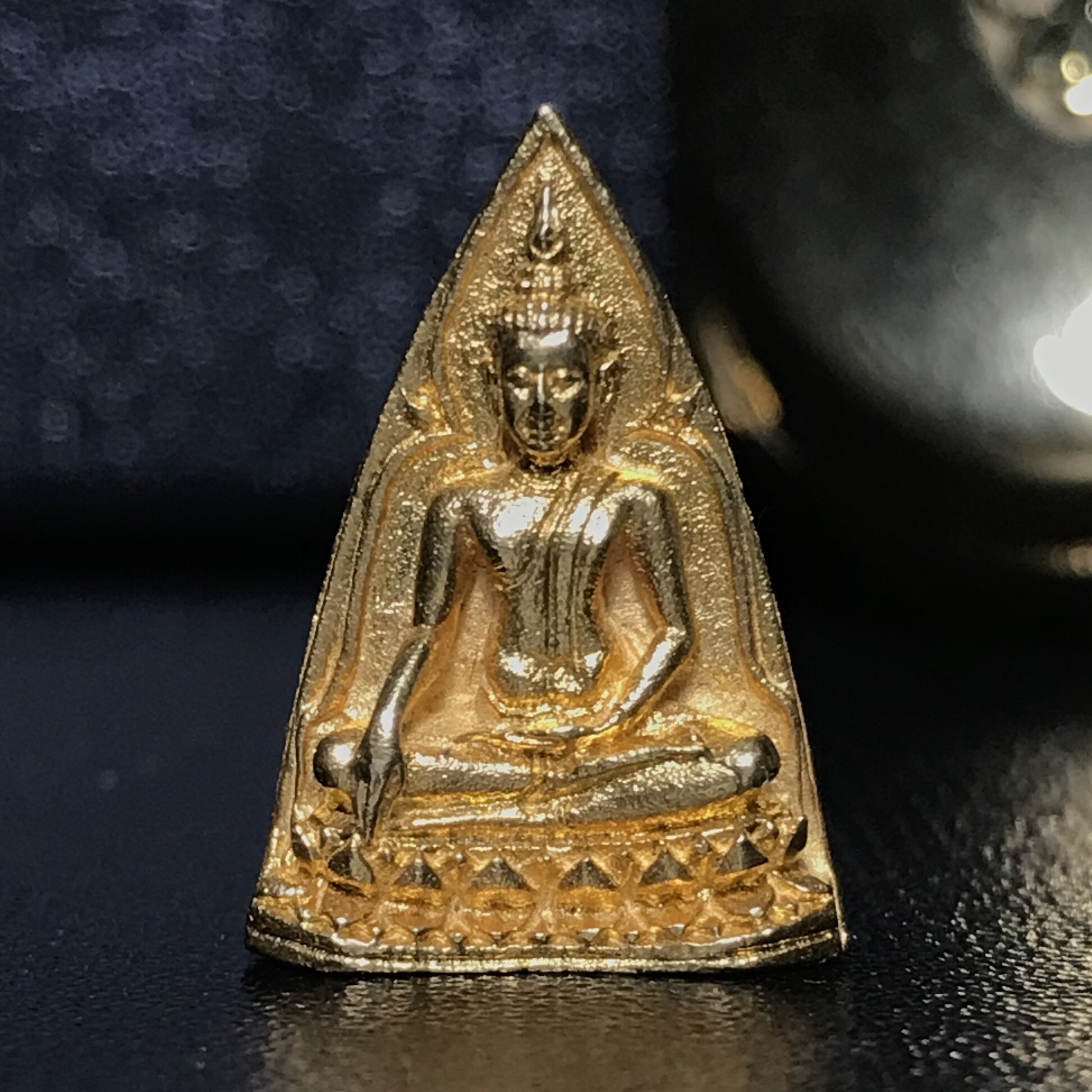 พระสมเด็จนางพญา ส.ก. ปี2535 เนื้อทองคำ พิมพ์เล็ก 5รอบพระราชินี หลวงปู่โต๊ะปลุกเสก(ในหลวงและพระราชินีเสด็จในพิธี) พร้อมกล่องบรรจุเดิม(นิยม)