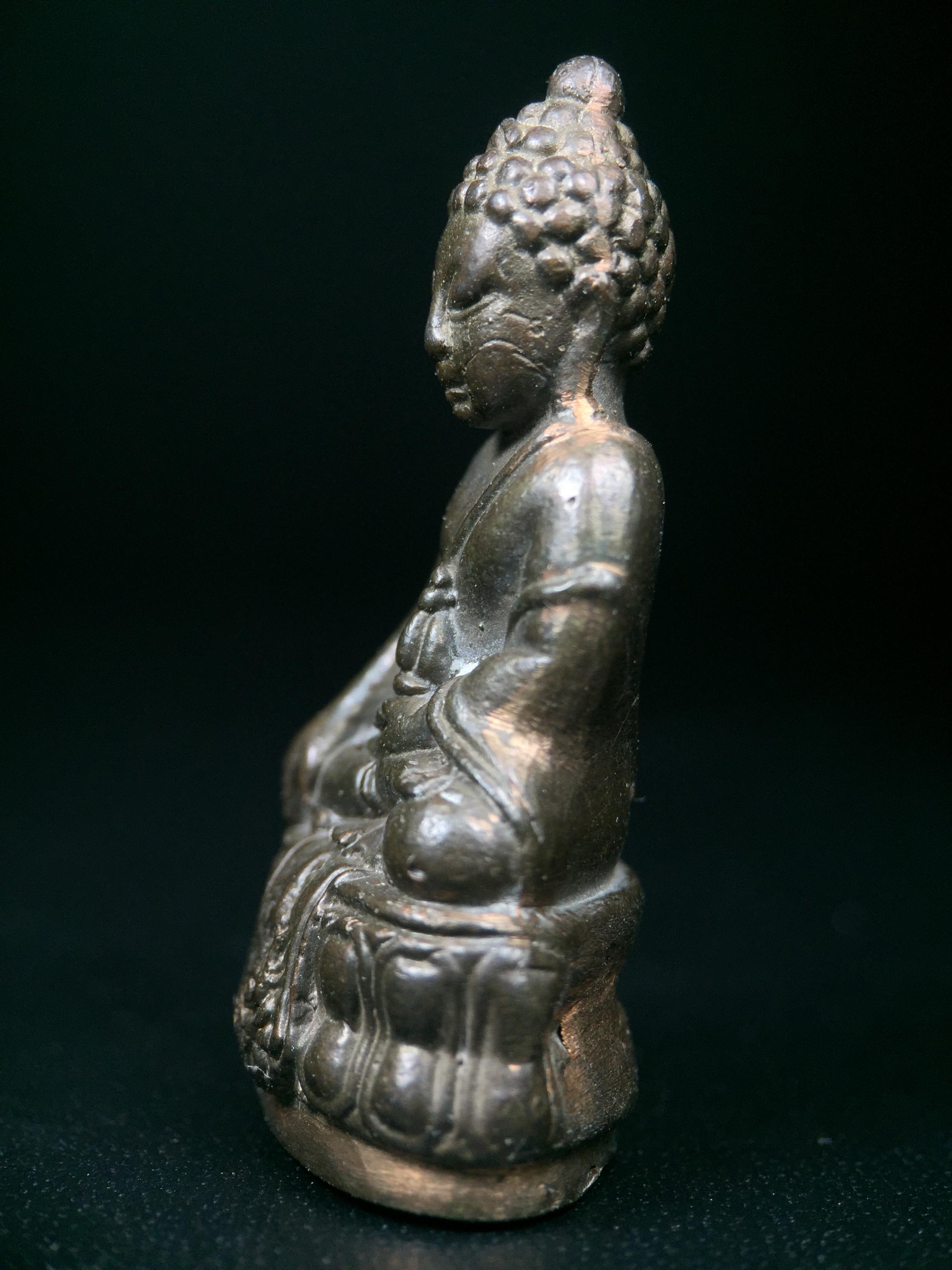 พระกริ่ง ภปร. 60 ปี ธรรมศาสตร์ สร้างเป็นที่ระลึกการสถาปนาครบรอบ 60 ปี มหาวิทยาลัยธรรมศาสตร์ ปี 2537(ในหลวงรัชกาลที่9 เสด็จเป็นประธานในพิธี)(พิธีใหญ่ เกจิที่มีชื่อเสียงมาร่วมปลุกเสกจำนวนมาก ชนวนมาลสารเก่าเข้มขลัง )**ของดีธรรมศาสตร์ที่ศิษย์เก่าไม่ควรพลาด**