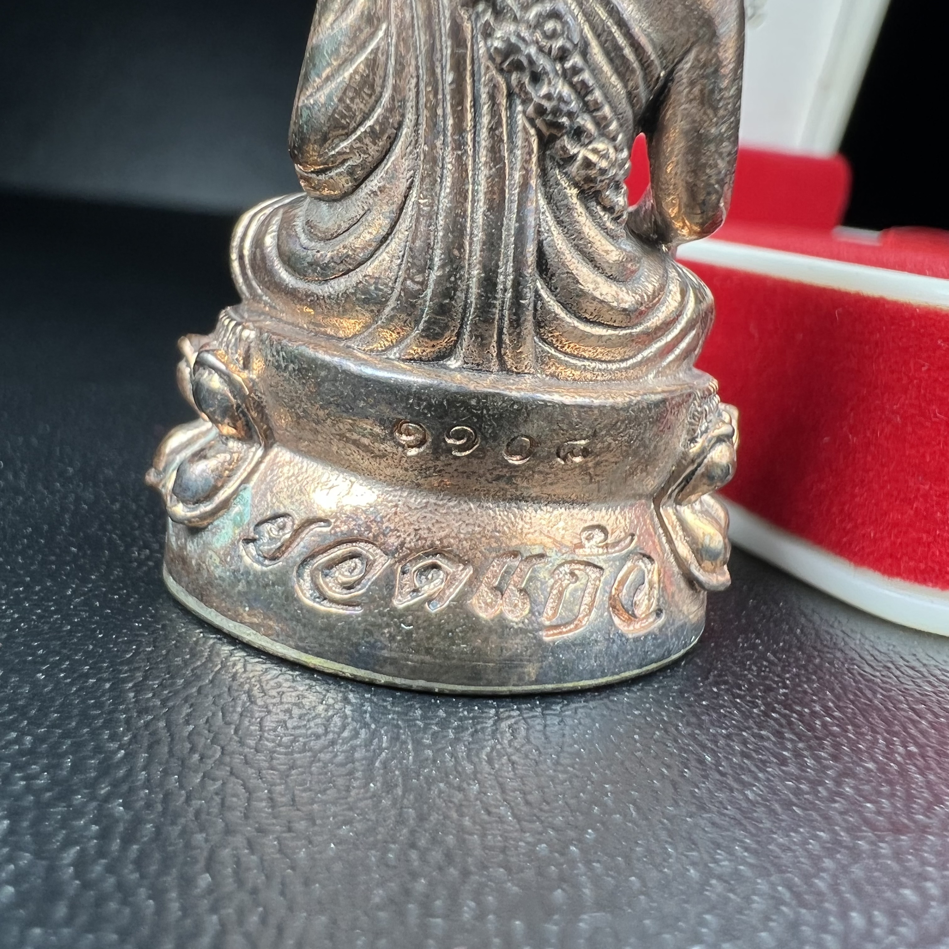 พระกริ่งยอดแก้ว ญสส. สมเด็จพระญาณสังวร สมเด็จพระสังฆราช เนื้อนวโลหะ วัดบวรนิเวศวิหาร ปี 2548 (ประทานมวลสารและพระเกศา ผงอันเป็นศิริมงคล)(1 ใน 4992 องค์)