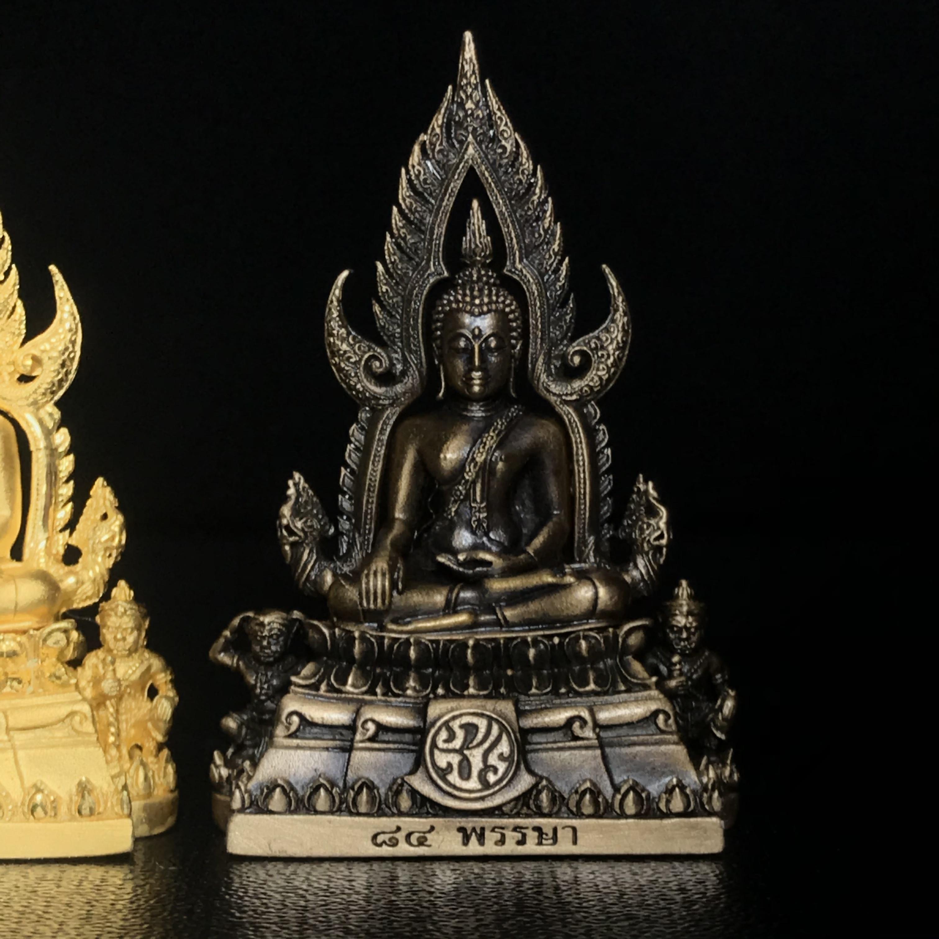 พระพุทธชินราช(จำลอง) ภปร. 84 พรรษา พิมพ์กลางขนาดหน้าตัก 1/2 นิ้ว(ครบชุด3องค์ เนื้อทองคำ+เนื้อเงินชุบทองคำขาว+เนื้อบรอนซ์รมดำซาติน)(พระราชทานมวลสาร จิตรลดาและเส้นพระเจ้า(เส้นผม)รัชกาลที่9)