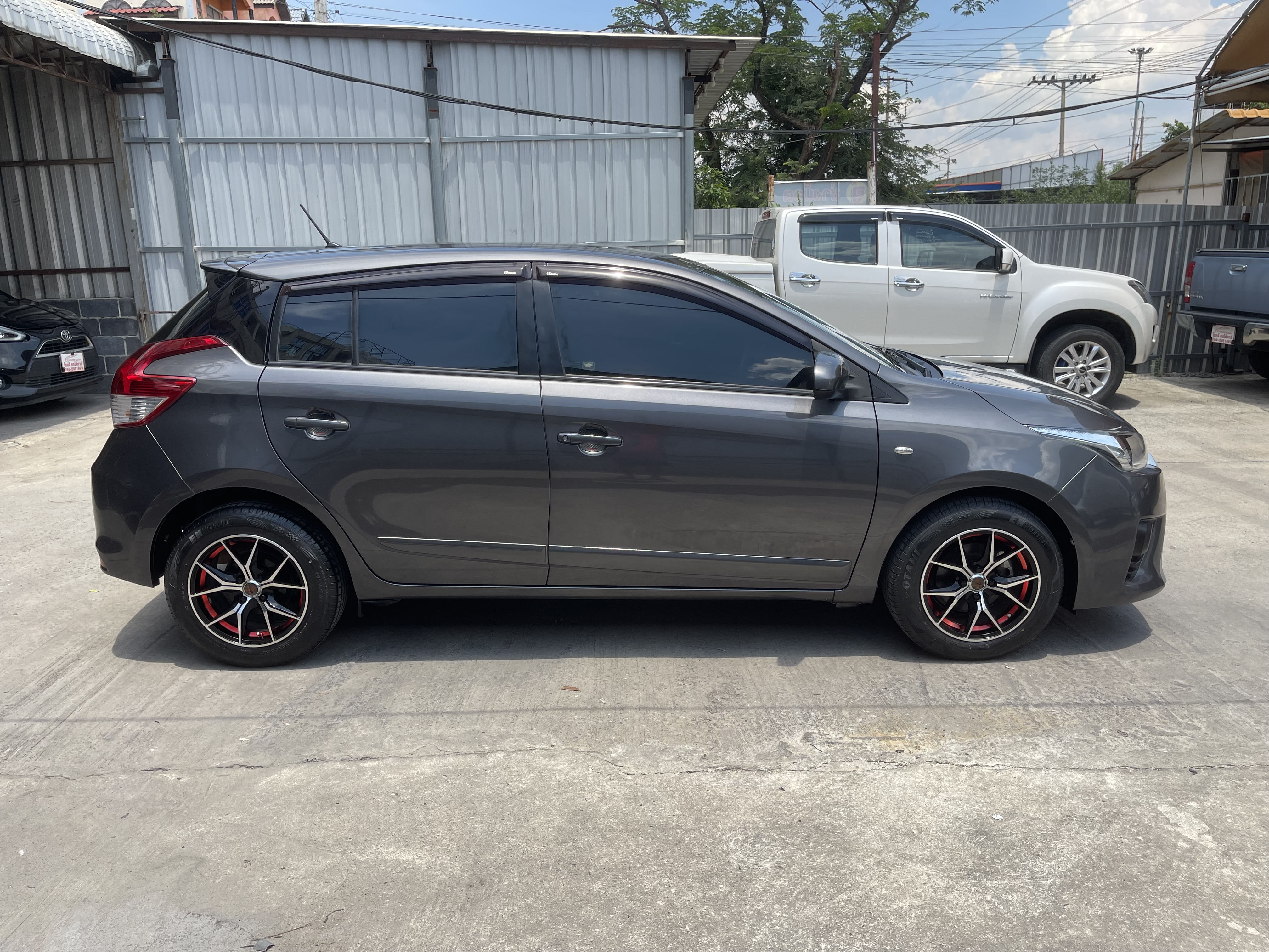 Toyota Yaris 1.2 E At 2017 เทาดำ