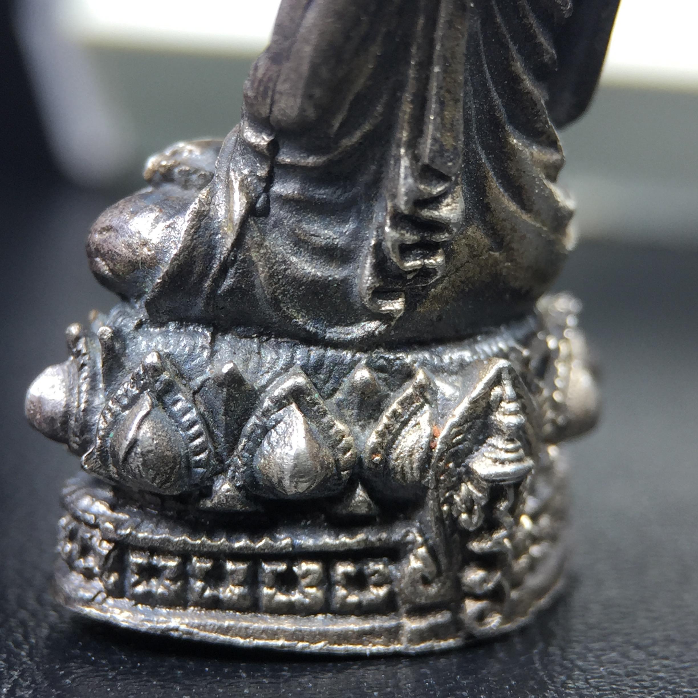 พระกริ่งพรหมรังสี อนุสรณ์ 190 ปี สมเด็จพระพุฒาจารย์ โต วัดอินทรวิหาร ปี2521 เนื้อเงิน(ผิวเดิมเข้มขลัง)พิธีมหาพุทธาภิเษกครั้งยิ่งใหญ่ พิธีสรรพสิทธิชัยไพรีพินาศมหามังคลาภิเษก หมายถึงฤกษ์การปลุกเสกที่เน้นด้านโชคลาภ มีชัยชนะต่อศัตรูการค้า การงาน(รุ่นนี้แนะนำ)