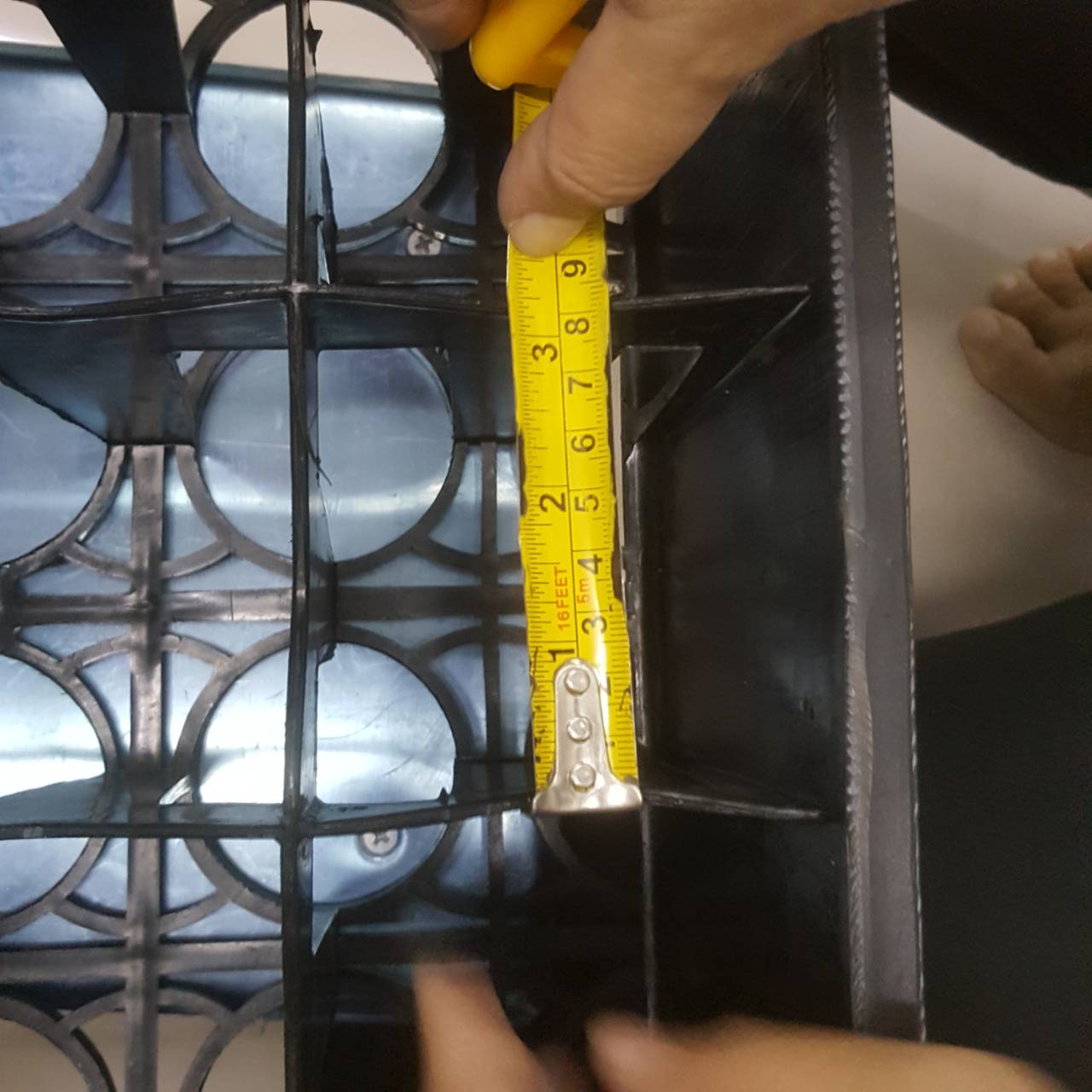 ลังน้ำปลา 20 ช่อง 001 B ดำ