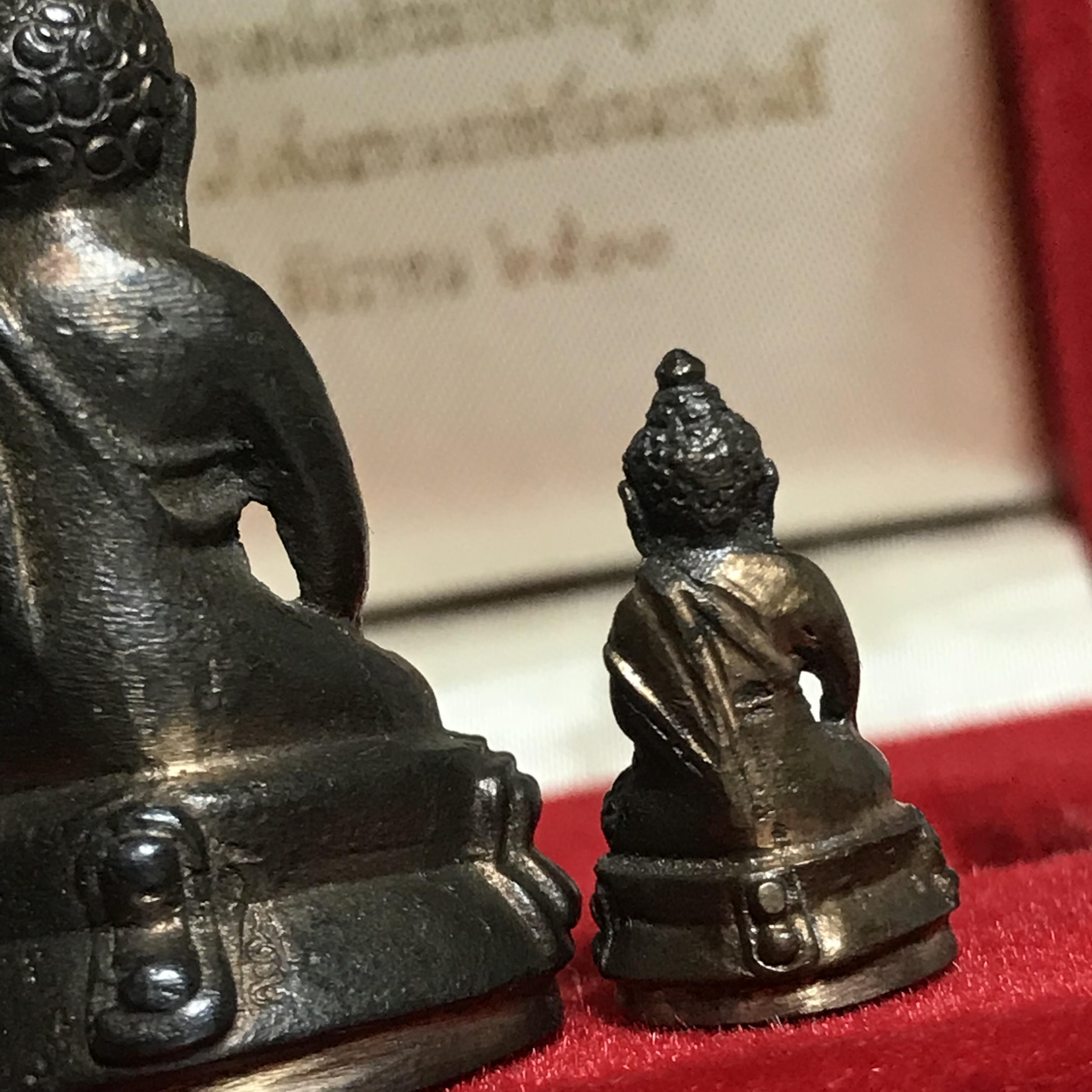 พระกริ่ง-พระชัยวัฒน์ ปวเรศ ปี2530 วัดบวรนิเวศราชวรวิหาร(ในหลวง ร.9 เสด็จเททอง)(บรรจุเส้นเกศาในหลวงรัชกาลที่9)พร้อมสูจิบัตรเดิมตอนจัดสร้าง