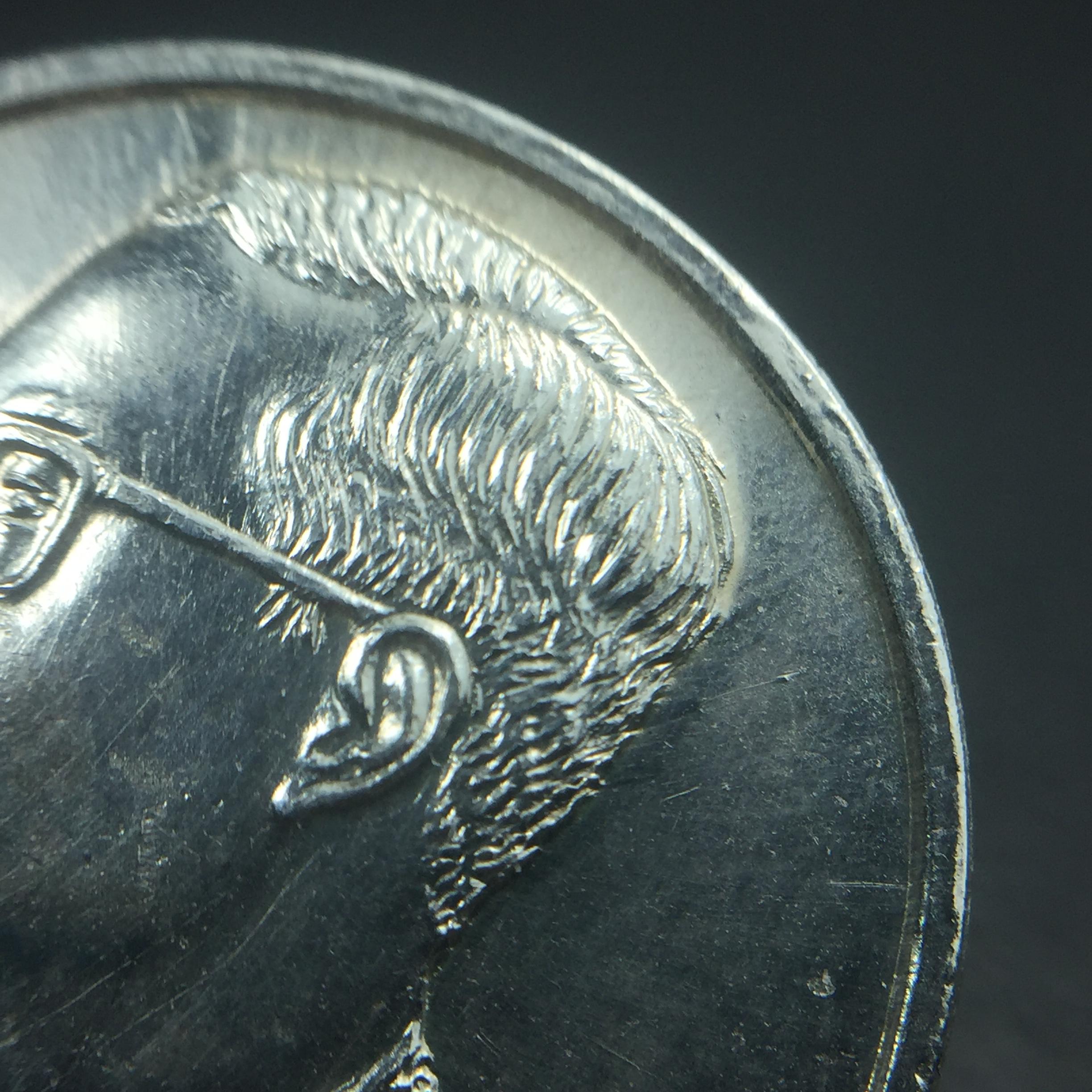 เหรียญพระบรมรูปคุ้มเกล้า รพ.ภูมิพล ปี2522 เนื้อเงิน พิมพ์เล็ก คัดสภาพสวยพร้อมซองบรรจุเดิม(ในหลวงรัชกาลที่9 ทรงจุดไฟพระฤกษ์และเททอง พิธีใหญ่)ยอดนิยมหายาก