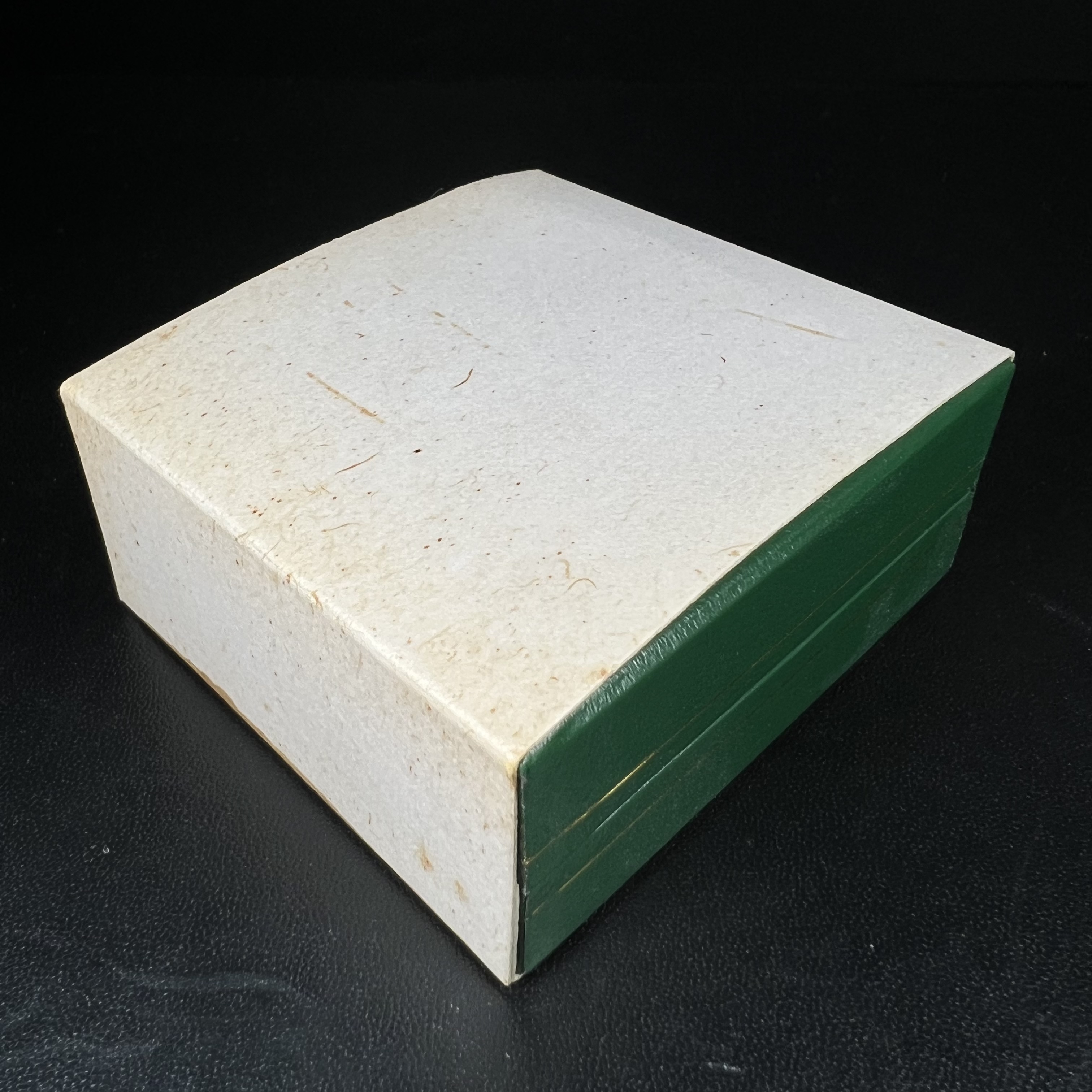 พระพุทธโสธร รุ่น กศก. 120 ปี เนื่องในโอกาสครบ 120 ปี กรมศุลกากร กระทรวงการคลัง จัดสร้าง ปี 2537 เนื้อเงินบริสุทธิ์ 99.9% ผิวขัดเงาลงดำ(งานบริษัท แพรนด้า จิวเวลรี่)สวยงดงาม ทรงคุณค่า