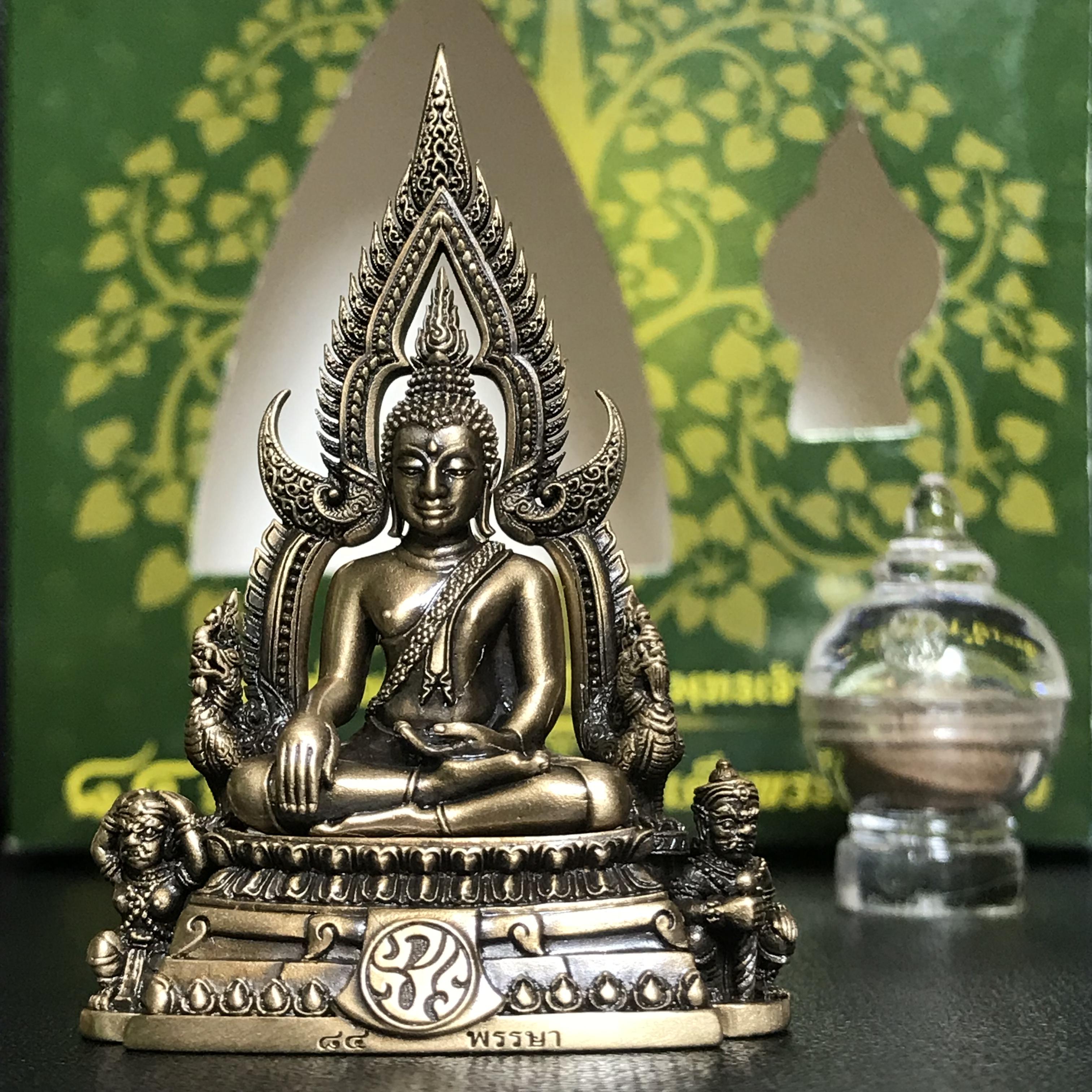 พระพุทธชินราช(จำลอง) ภปร 84 พรรษา เนื้อบรอนซ์รมดำซาติน พิมพ์ใหญ่ขนาดหน้าตัก 3/4 นิ้ว(1ใน5000องค์) )(พระราชทานมวลสาร จิตรลดาและเส้นพระเจ้า(เส้นผม)รัชกาลที่9)