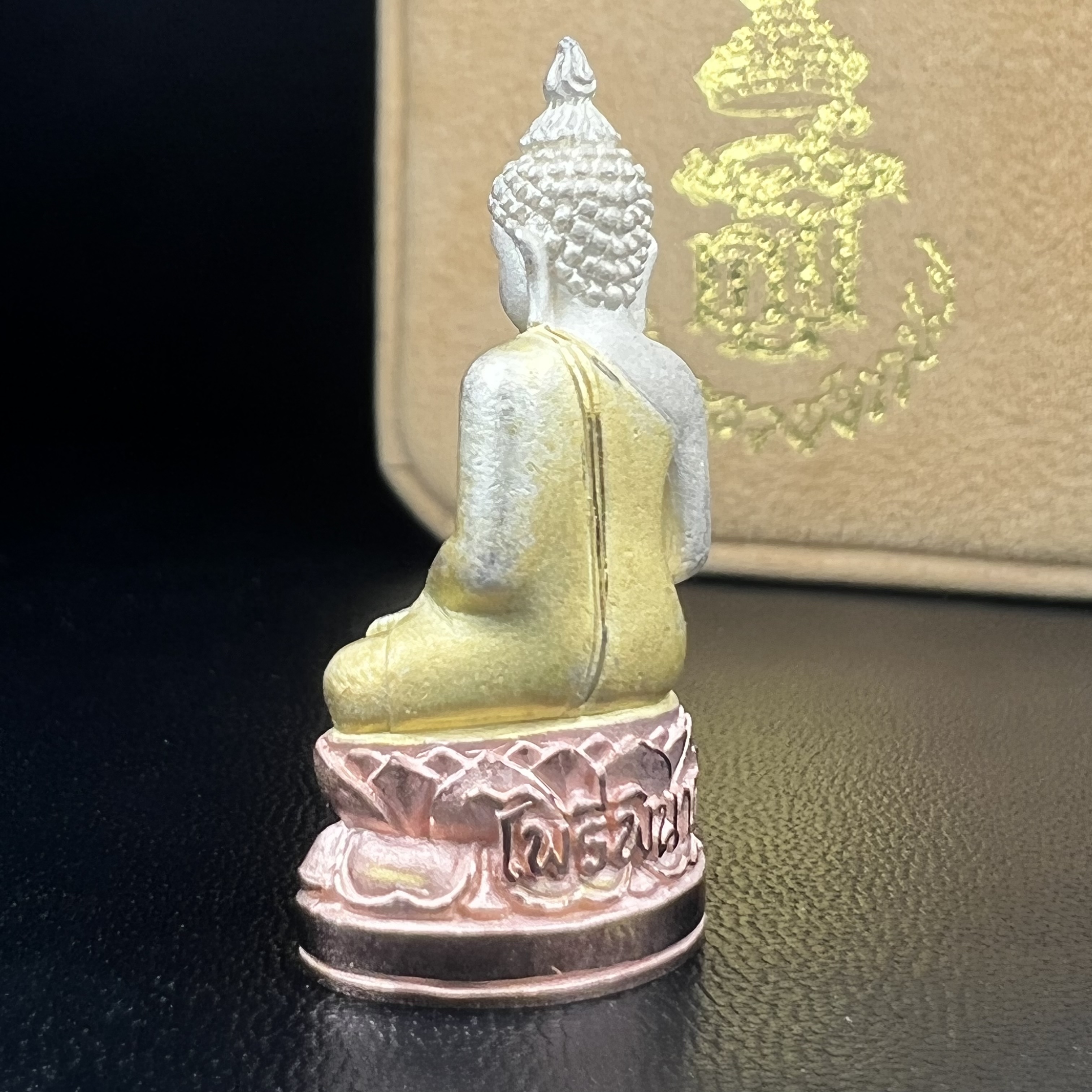 พระกริ่งไพรีพินาศ ครองสิริราชสมบัติครบ 50 ปี พ.ศ.2540 เนื้อเงินสามกษัตริย์ สวย ครบ สมบูรณ์ ชุดพระราชทาน(หายาก)