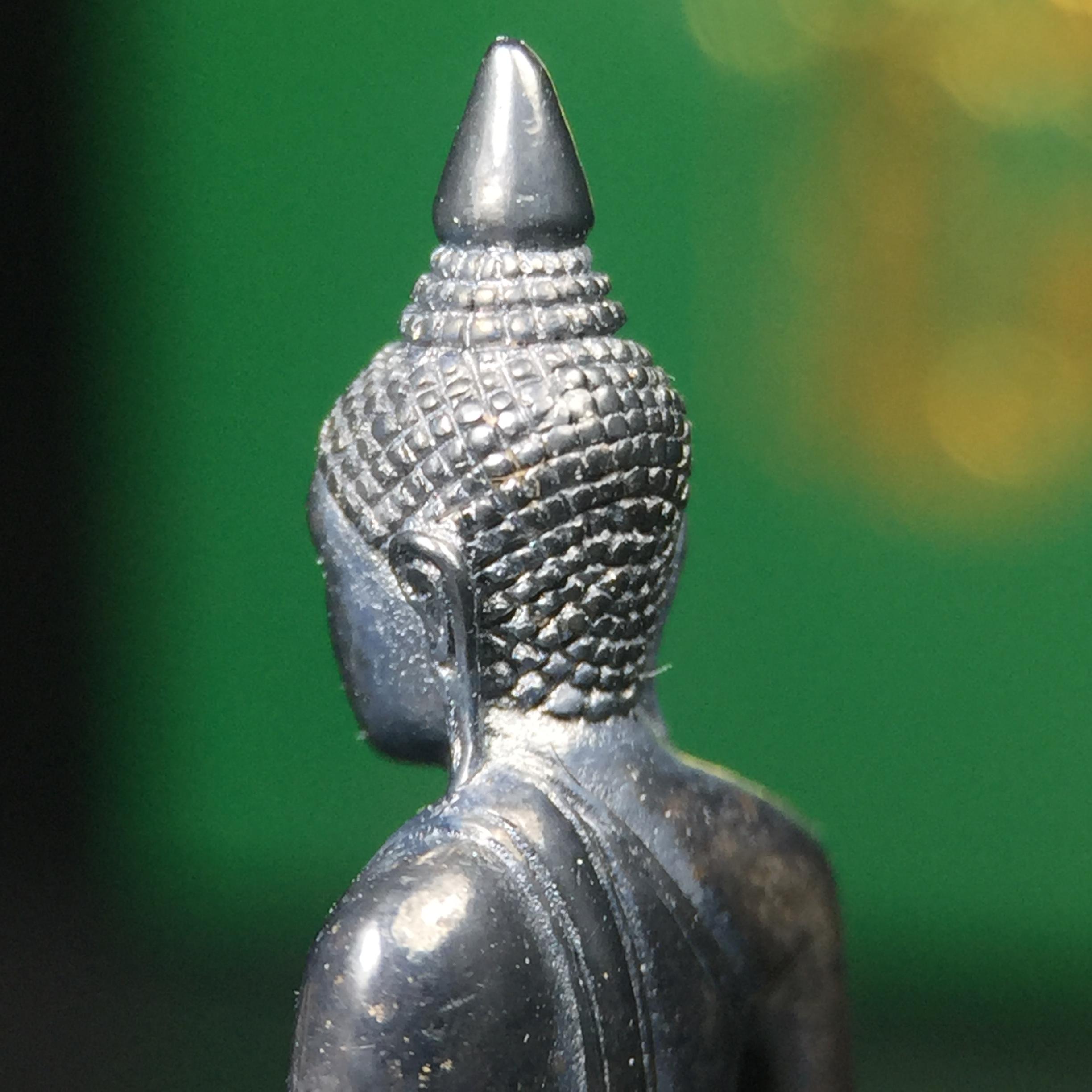 พระพุทธโสธร รุ่น กศก. 120 ปี เนื่องในโอกาสครบ 120 ปี กรมศุลกากร กระทรวงการคลัง จัดสร้าง ปี 2537 เนื้อเงินบริสุทธิ์ 99.9% ผิวขัดเงาลงดำ(งานบริษัท แพรนด้า จิวเวลรี่)สวยงดงาม ทรงคุณค่า