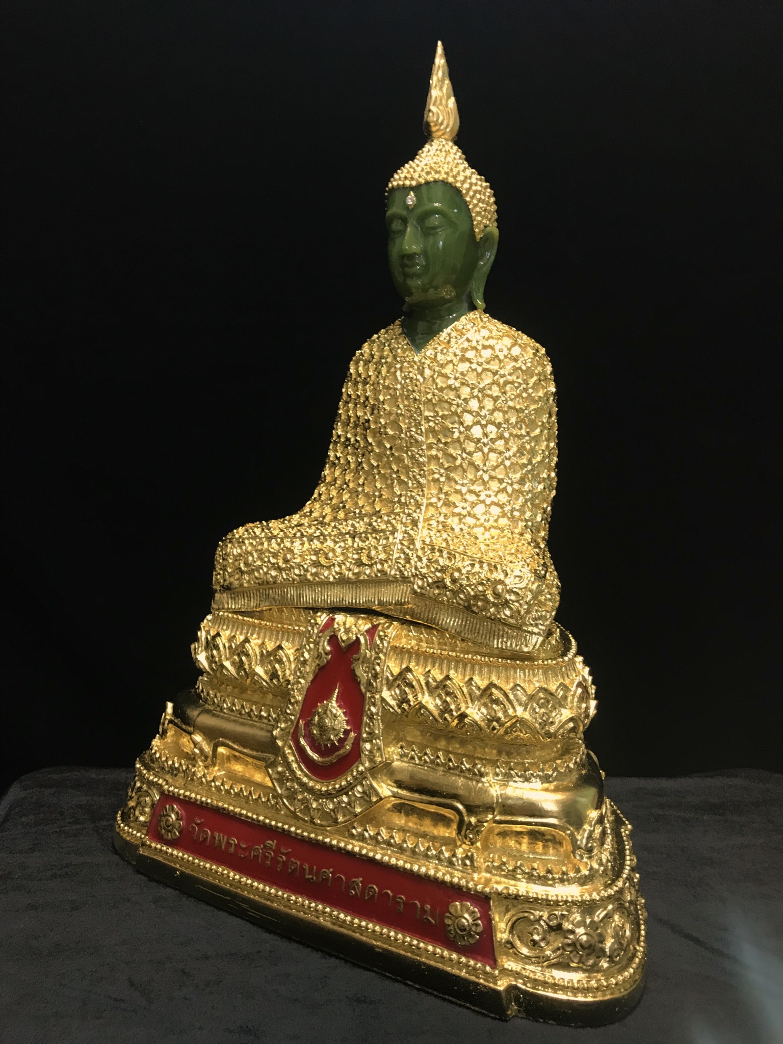 พระพุทธมหามณีรัตนปฏิมากร(พระแก้วมรกต) วัดพระศรีรัตนศาสดาราม สำนักพระราชวัง จัดสร้าง (บรรจุมวลสารใต้ฐาน)ฤดูหนาว ขนาดหน้าตัก 9นิ้ว