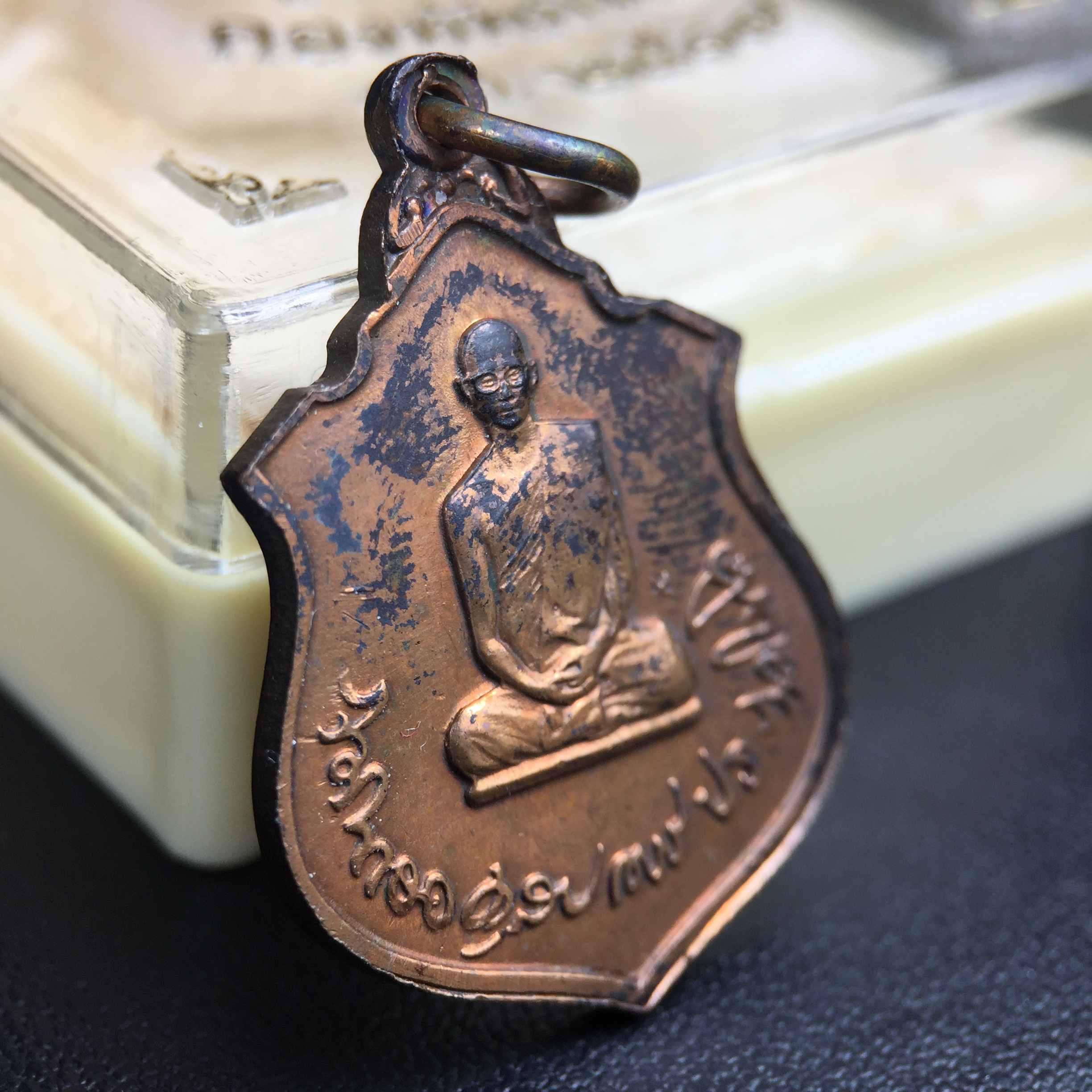 เหรียญในหลวงทรงผนวช-พระพุทธชินราช กองทัพภาคที่3จัดสร้าง ปี2517 เนื้อนวโลหะกล่องเดิม(สภาพคัดสวย)(หายาก)(ในหลวง ร.9 เสด็จในพิธี)(1ใน5000เหรียญ))