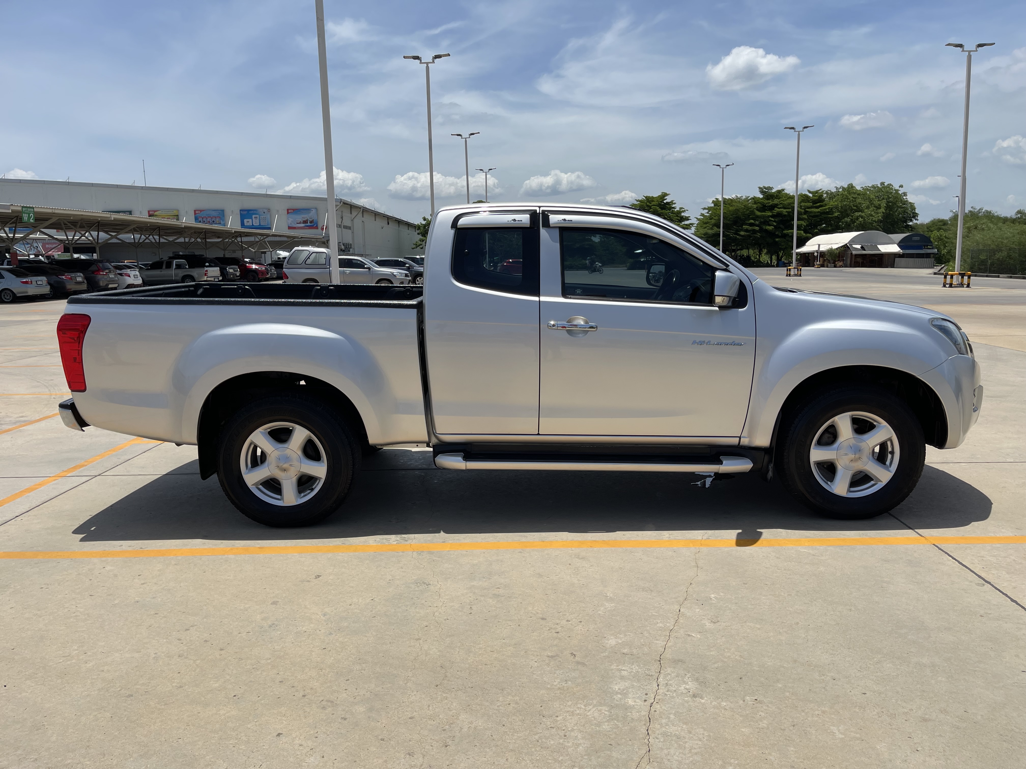 Isuzu Dmax All New Cab Hilander 2.5 Vgs Z Dvd 2014 เงิน