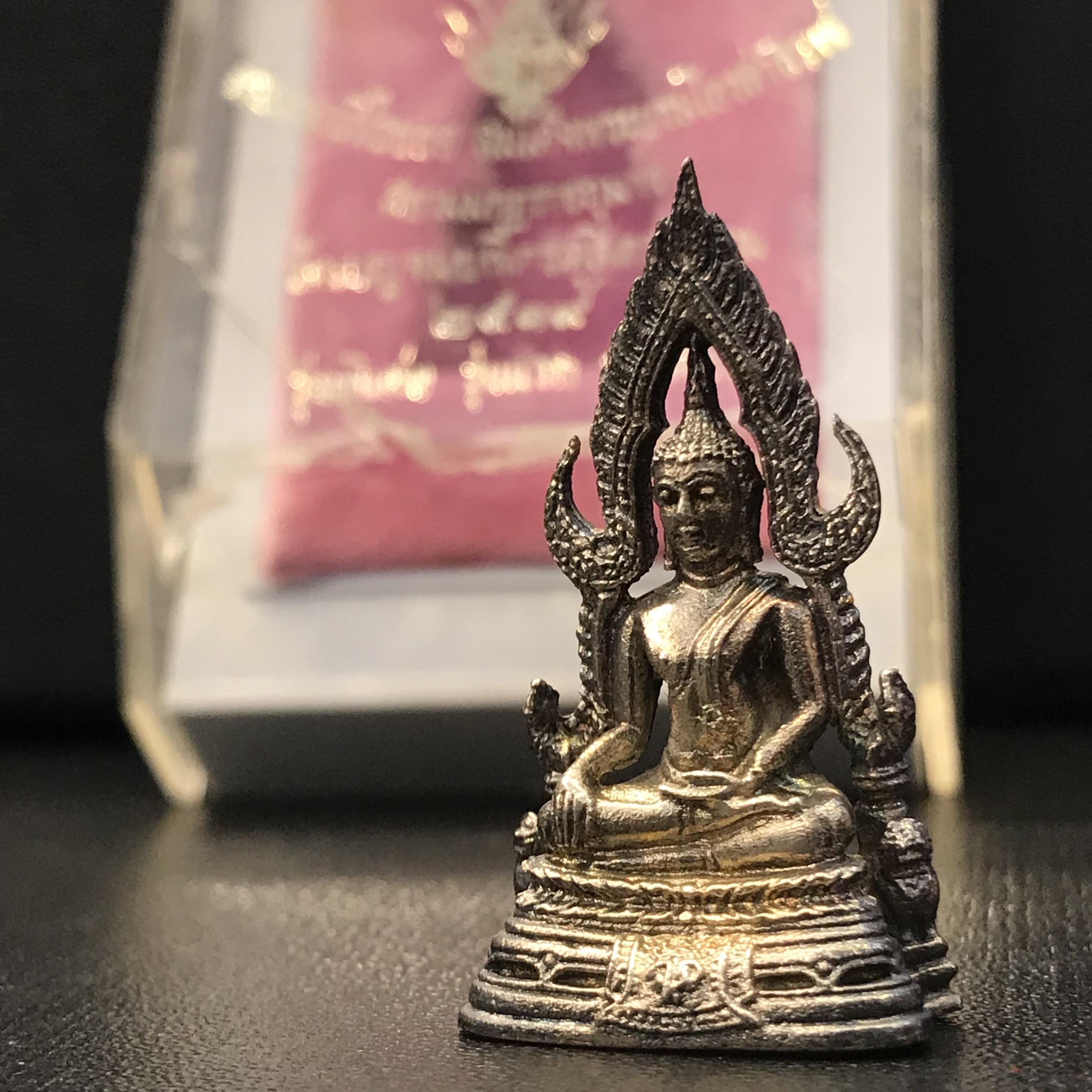 พระกริ่งพระพุทธชินราช มวก. วัดเบญจมบพิตร ปี 2519 เนื้อเงินกล่องเดิม(ในหลวงรัชกาลที่9และราชินีเสด็จฯเททอง)