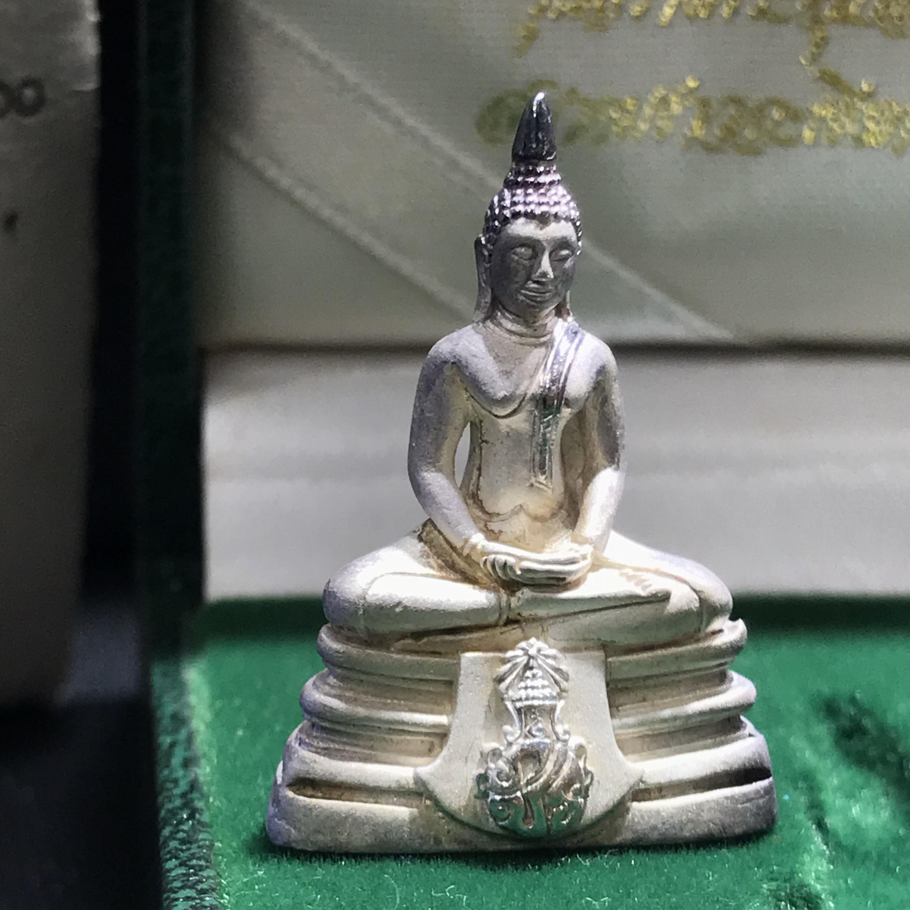 พระกริ่งพระพุทธโสธร ภปร. รุ่นย้อนยุค เนื้อเงิน ปี2539