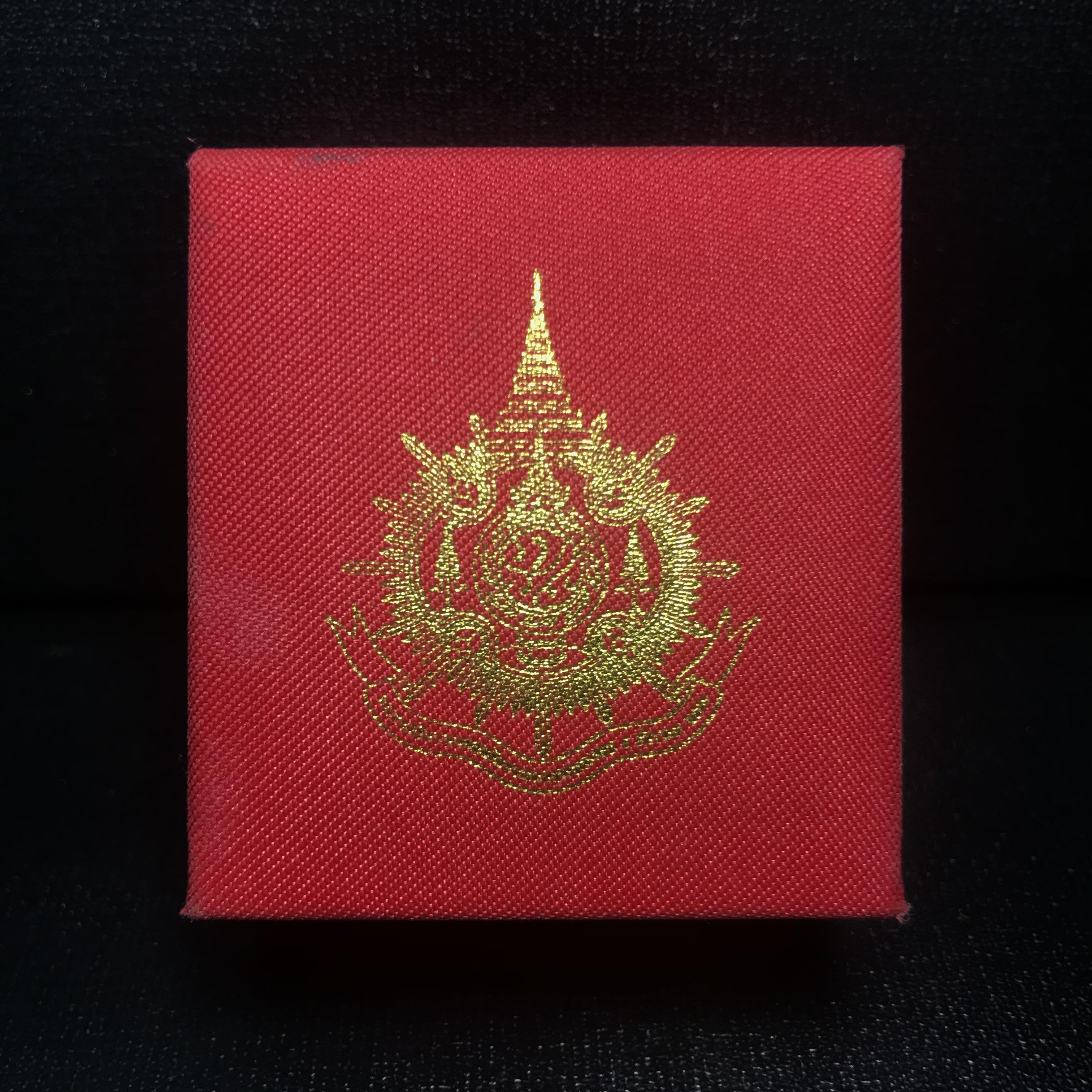 พระกริ่งไพรีพินาศ เฉลิมพระเกียรติ พระบาทสมเด็จพระเจ้าอยู่หัวรัชกาลที่9 พระชนมพรรษา 6 รอบ ปี2542 เนื้อนวโลหะผสมทองคำ(บรรจุเหล็กไหล)ดีนอก-ดีใน