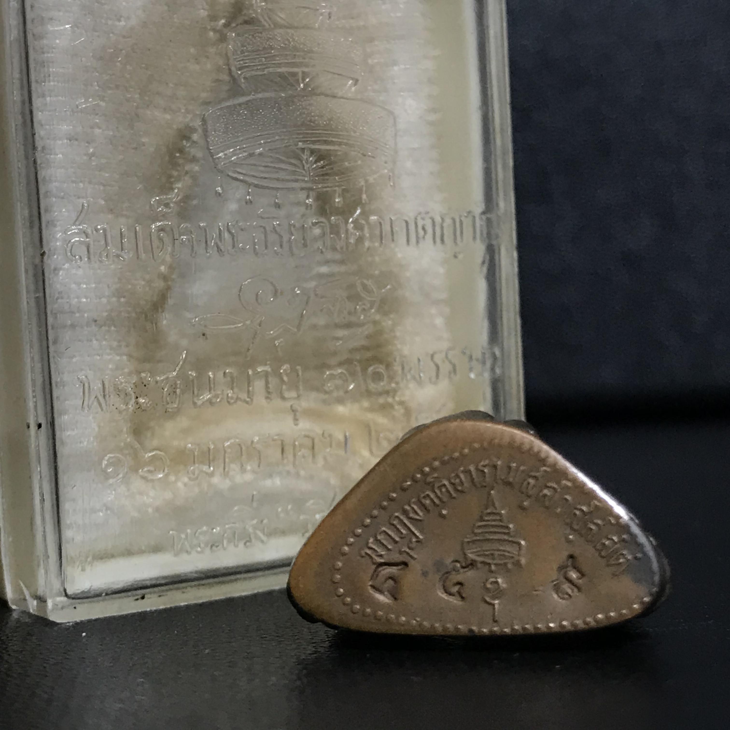 พระกริ่งวชิรมงกุฎ ฉลอง 100 ปี วัดมกุฎกษัติยาราม ปี 2511 "พิมพ์ใหญ่" เนื้อนวโลหะกล่องเดิม(ในหลวง ร.9 เสด็จเททอง)