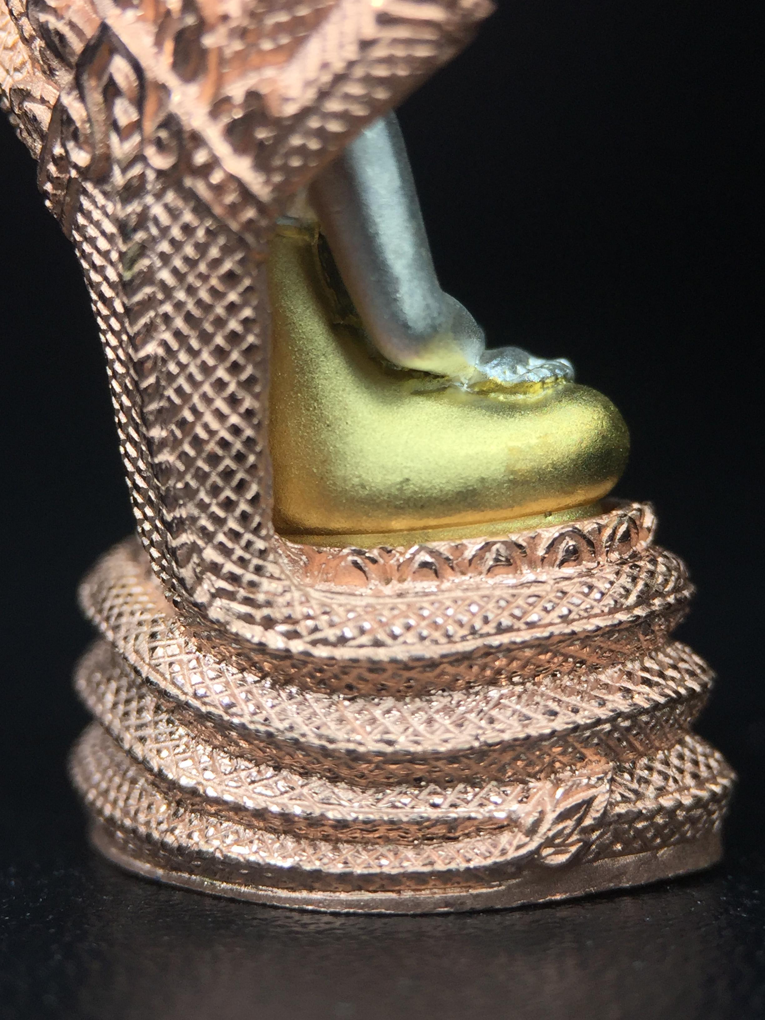 พระนาคปรก สธ. รุ่นสร้างพระอุโบสถเฉลิมพระเกียรติ 4 รอบ 84 พรรษา สมเด็จพระเทพรัตนราชสุดาฯ วัดบวรนิเวศวิหาร ปี 2543 พิมพ์ใหญ่ เนื้อเงินบริสุทธิ์ ชุบสามกษัตริย์แบบพ่นทรายขัดเงาบางส่วน(สภาพ สวย )พิธีใหญ่ พุทธศิลป์งดงาม หายาก (1 ใน 1999 องค์)