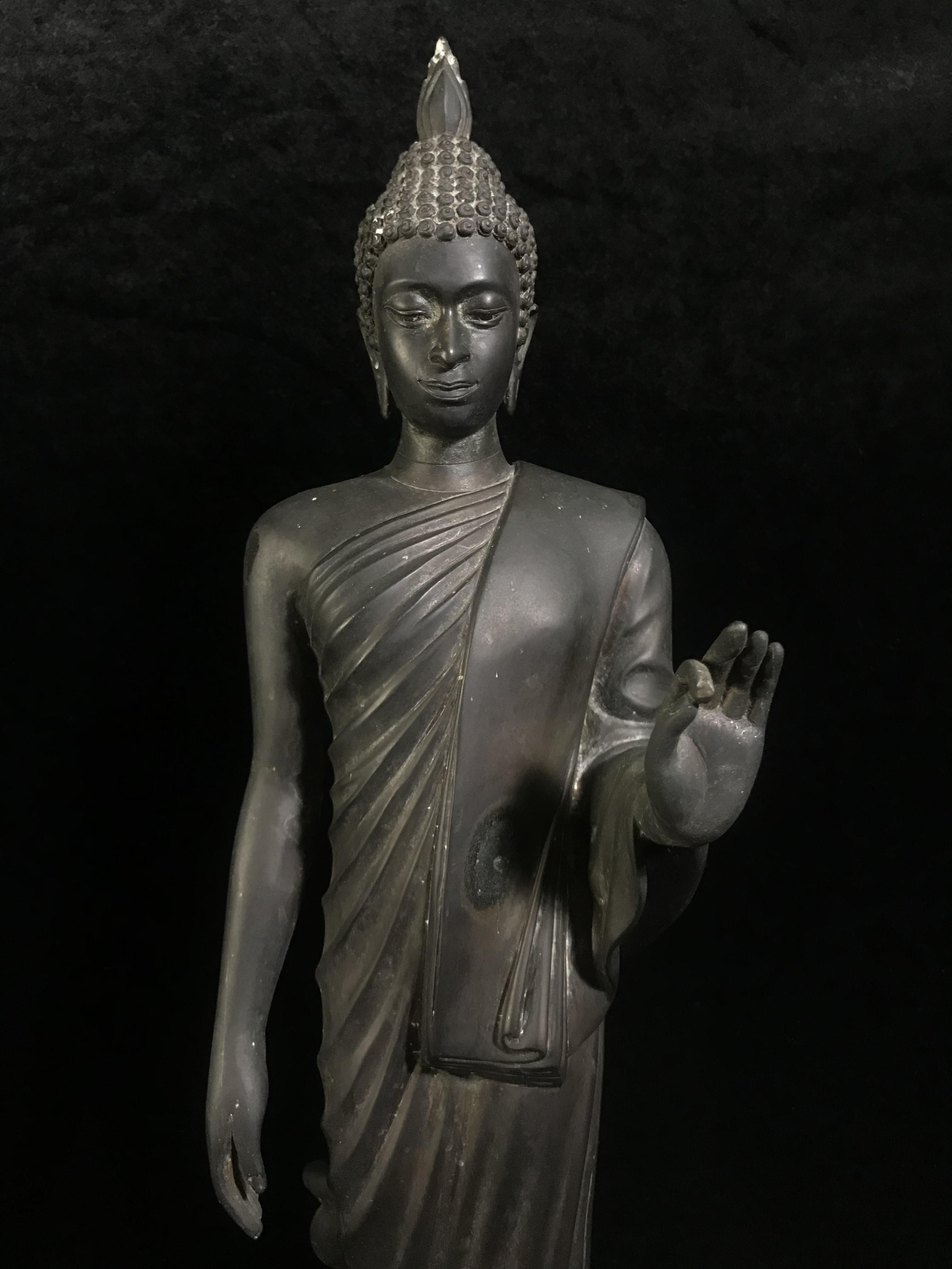 พระบูชา 25พุทธศตวรรษ พระศรีศากยะทศพลญาณ ประธานพุทธมณฑลสุทรรศน์ ปี 2531 ตราสัญลักษณ์พระราชพิธีรัชมังคลาภิเษก ปี 2531 หมายเลข (๑๕)๕๘๓ ขนาดความสูง 15 นิ้ว รวมฐานสูง 18 นิ้ว(นิยมหายาก)