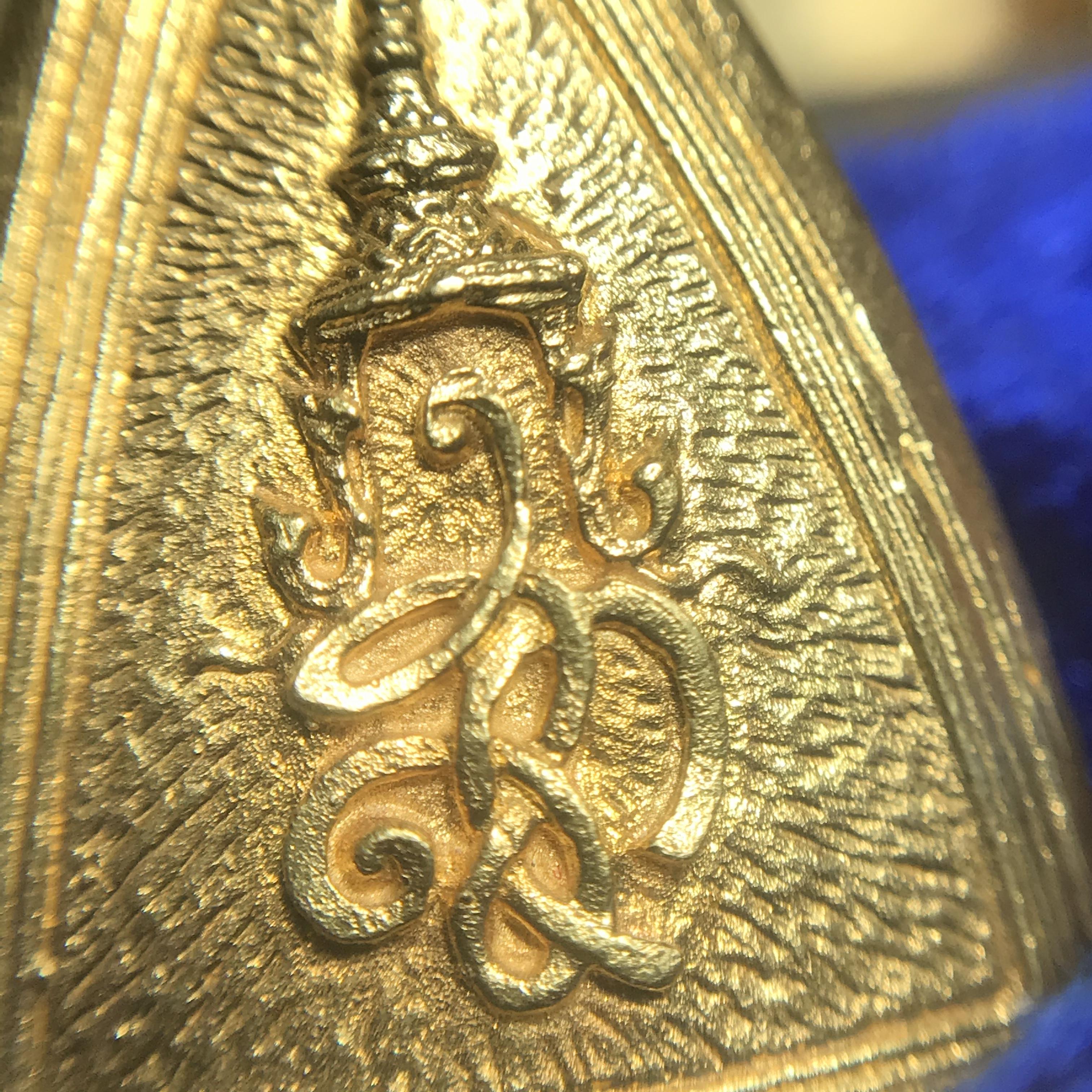 พระสมเด็จนางพญา ส.ก. ปี2535 เนื้อทองคำ พิมพ์ใหญ่ 5รอบพระราชินี หลวงปู่โต๊ะปลุกเสก(ในหลวงและพระราชินีเสด็จในพิธี) พร้อมกล่องบรรจุเดิม(นิยม)