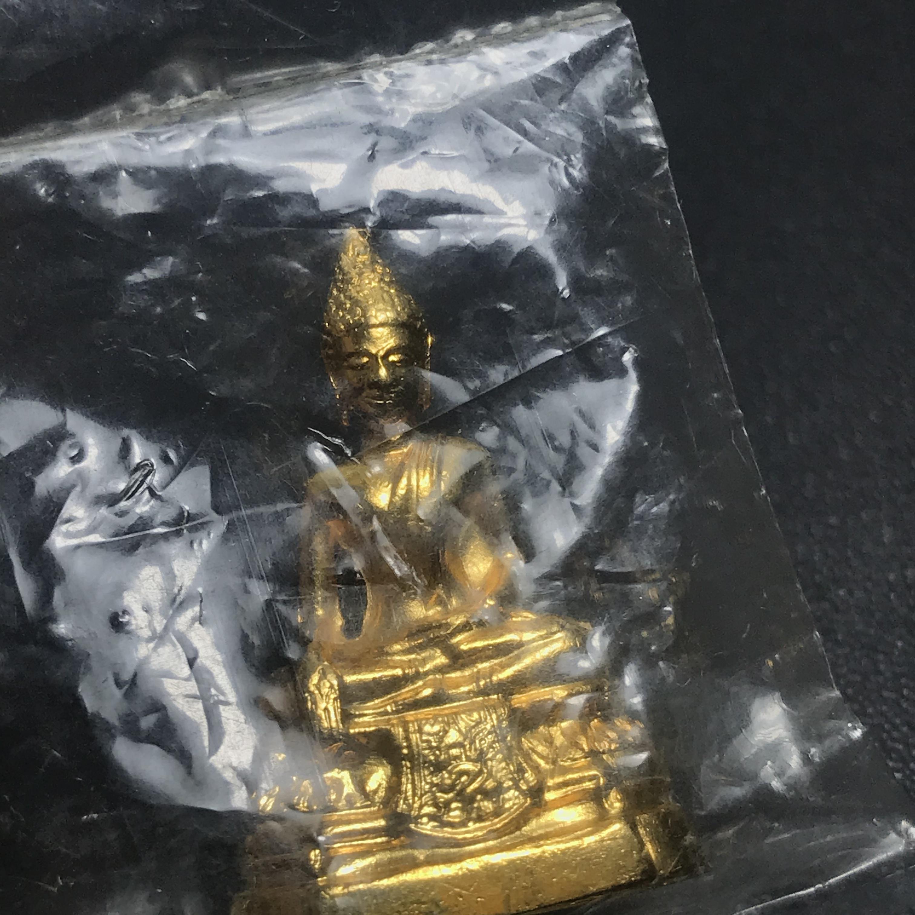 พระกริ่ง ภปร.(รุ่นแรก) วัดบวรนิเวศวิหาร พ.ศ.2508 กะไหล่ทองเดิม(กรรมการ)พิมพ์นิยม(หูยาว)สภาพสวยซีนซองเดิม (ในหลวงรัชกาลที่9ทรงเสด็จเททอง)