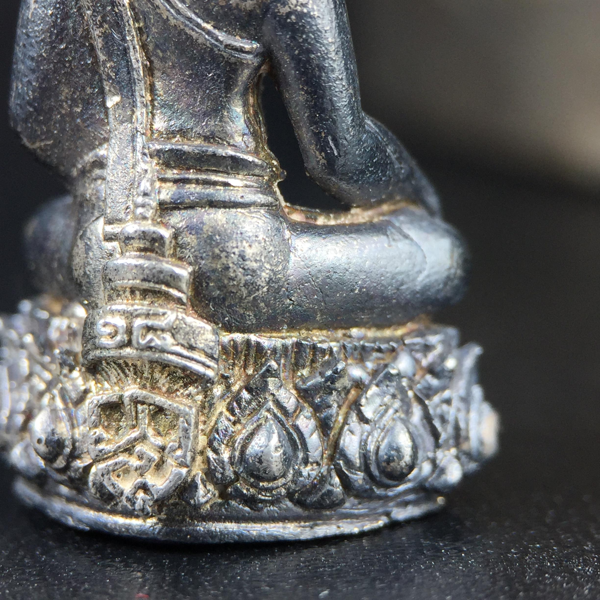 พระกริ่งวาสนา 80 พรรษา สมเด็จพระสังฆราช (วาสน์) วัดราชบพิธฯ ปี2521 เนื้อเงิน(ตอกหมายเลข)(ตอกโค๊ตพระปิดตา) โดยมีหลวงปู่โต๊ะ วัดประดู่ฉิมพลีร่วมปลุกเสก สภาพผิวเดิม สวยจัด แชมป์ๆพร้อมกล่องบรรจุเดิม(หายาก)