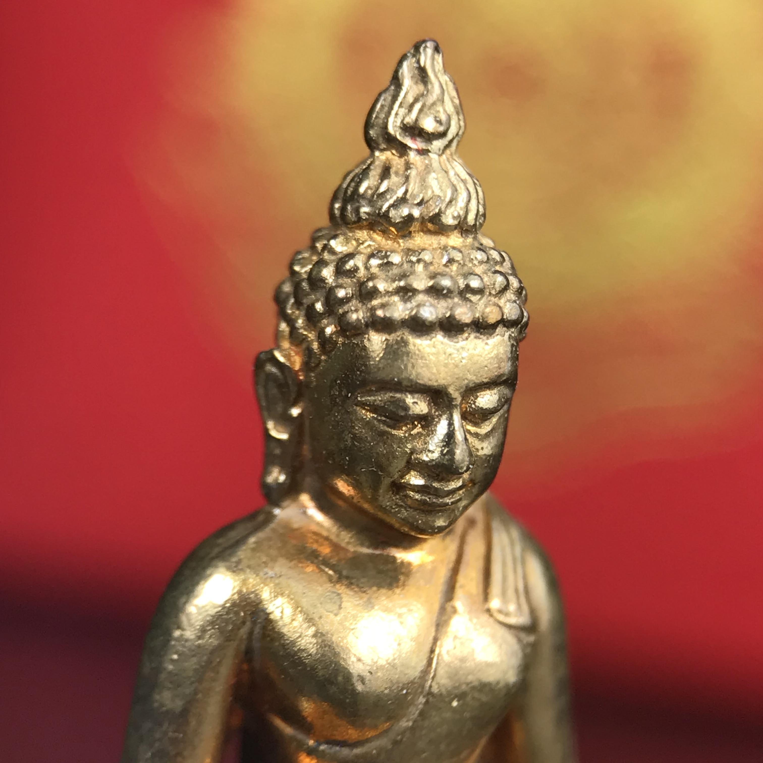 พระกริ่งไพรีพินาศ บรรจุเหล็กไหล ครั้งแรกและครั้งเดียวในประวัติศาสตร์ เฉลิมพระเกียรติ พระบาทสมเด็จพระเจ้าอยู่หัวรัชกาลที่9 พระชนมพรรษา 6 รอบ ปี2542 เนื้อสัมฤทธิ์(บรรจุเหล็กไหล)ดีนอก-ดีใน พิธีใหญ่ มวลสารเด่น(พิเศษกรรมการ ตอก 2 โค๊ต หมายเลข ๑๕๙๓)หายาก