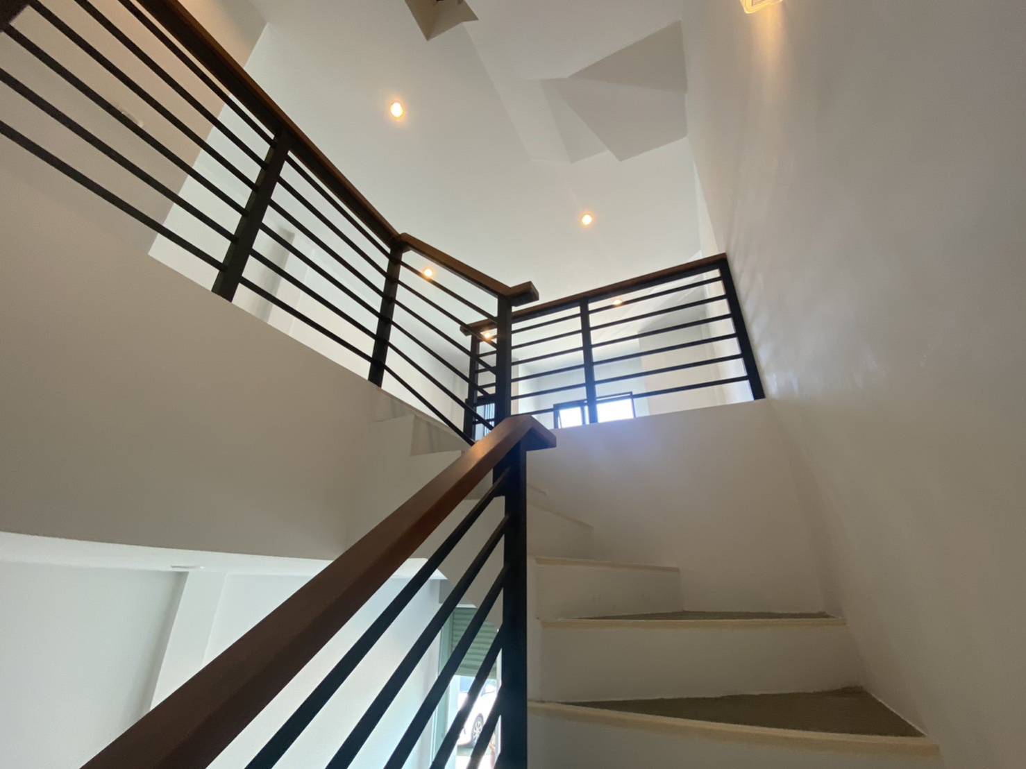 For Sales : Chaofah, 3-Storey Commercial Building, 3 Bedrooms 4 Bathrooms