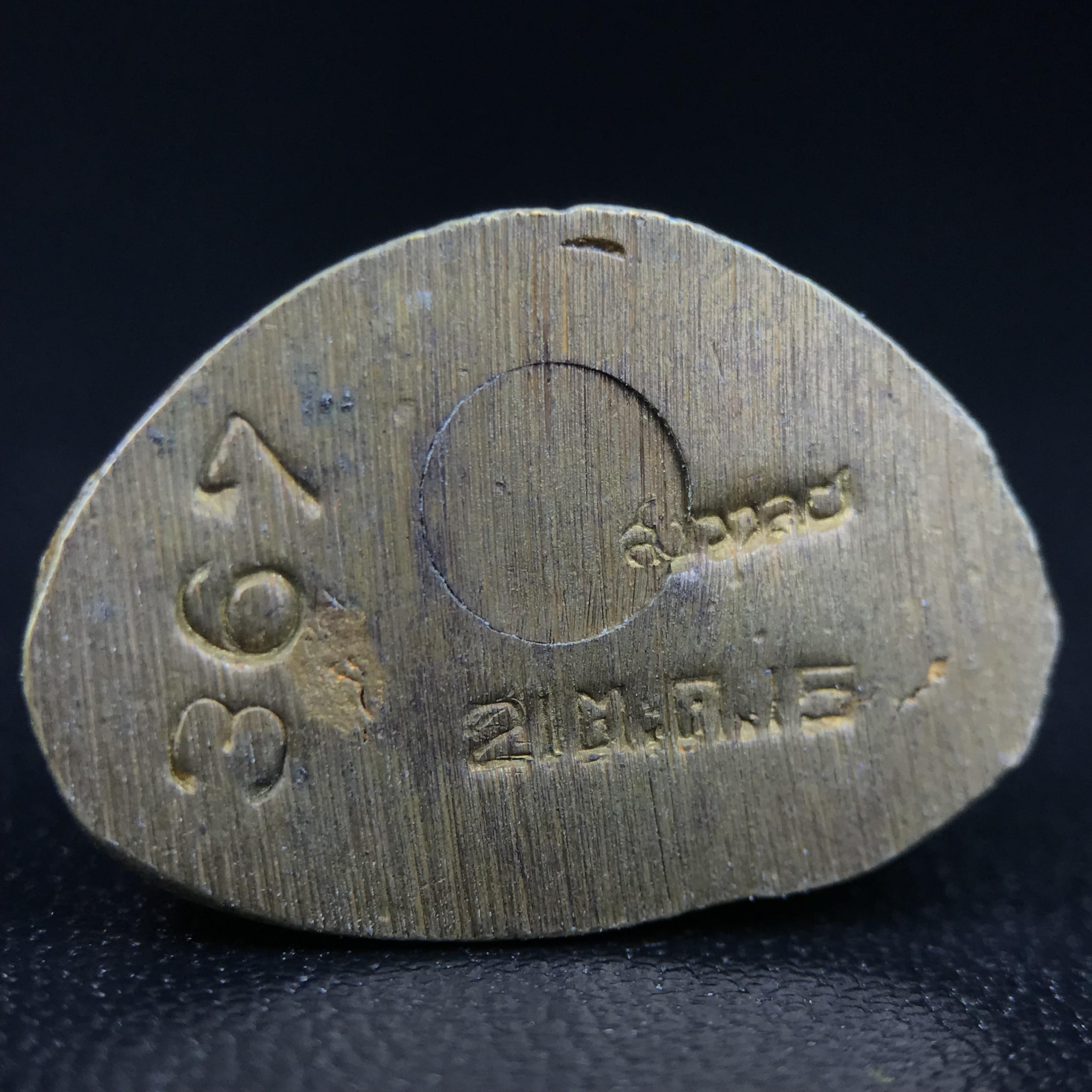 พระกริ่งฝีพระหัตถ์สมเด็จย่า ขนาดห้อยบูชาขนาดเล็ก จัดสร้างขึ้นเนื่องในวาระครบ 6 รอบ เมื่อวันที่21 ตุลาคม พ.ศ.2515(ในหลวงรัชกาลที่ 9 เสด็จพระราชดำเนินทรงเททอง)ปลุกเสกยิ่งใหญ่ เกจิ 108 รูป ร่วมปลุกเสก คัดสภาพสวยแบบนี้พบเจอน้อยมาก หมายเลขต้นๆหลักร้อย หายากมาก